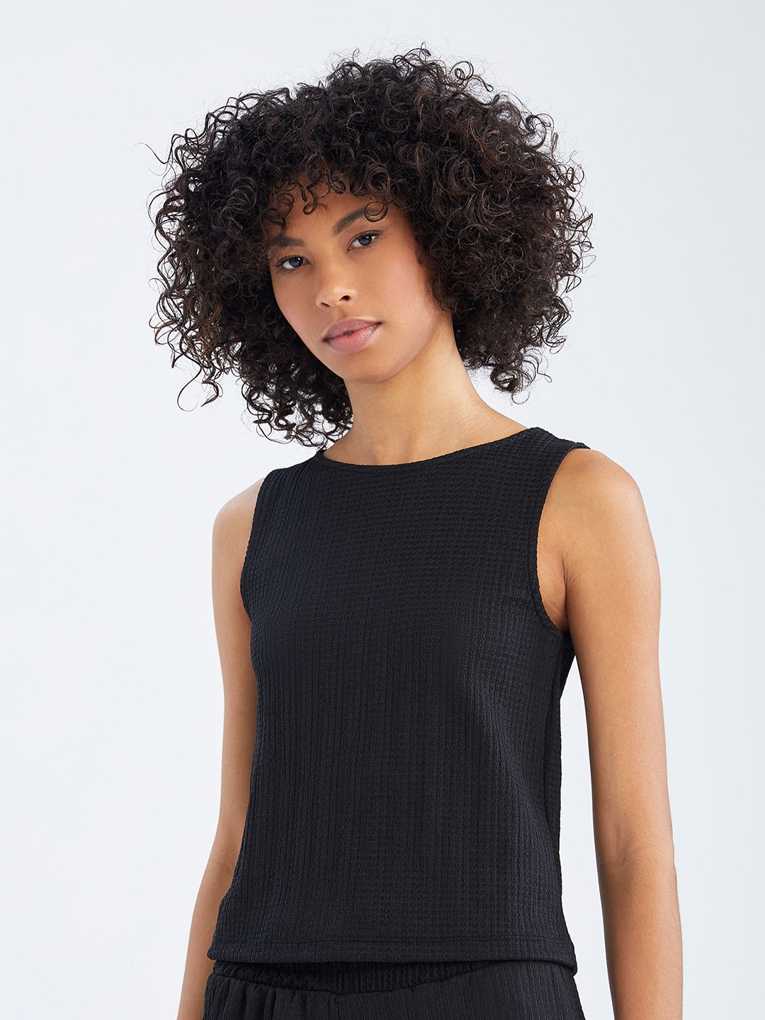 

DeFacto Round Neck Sleeveless Top, Black