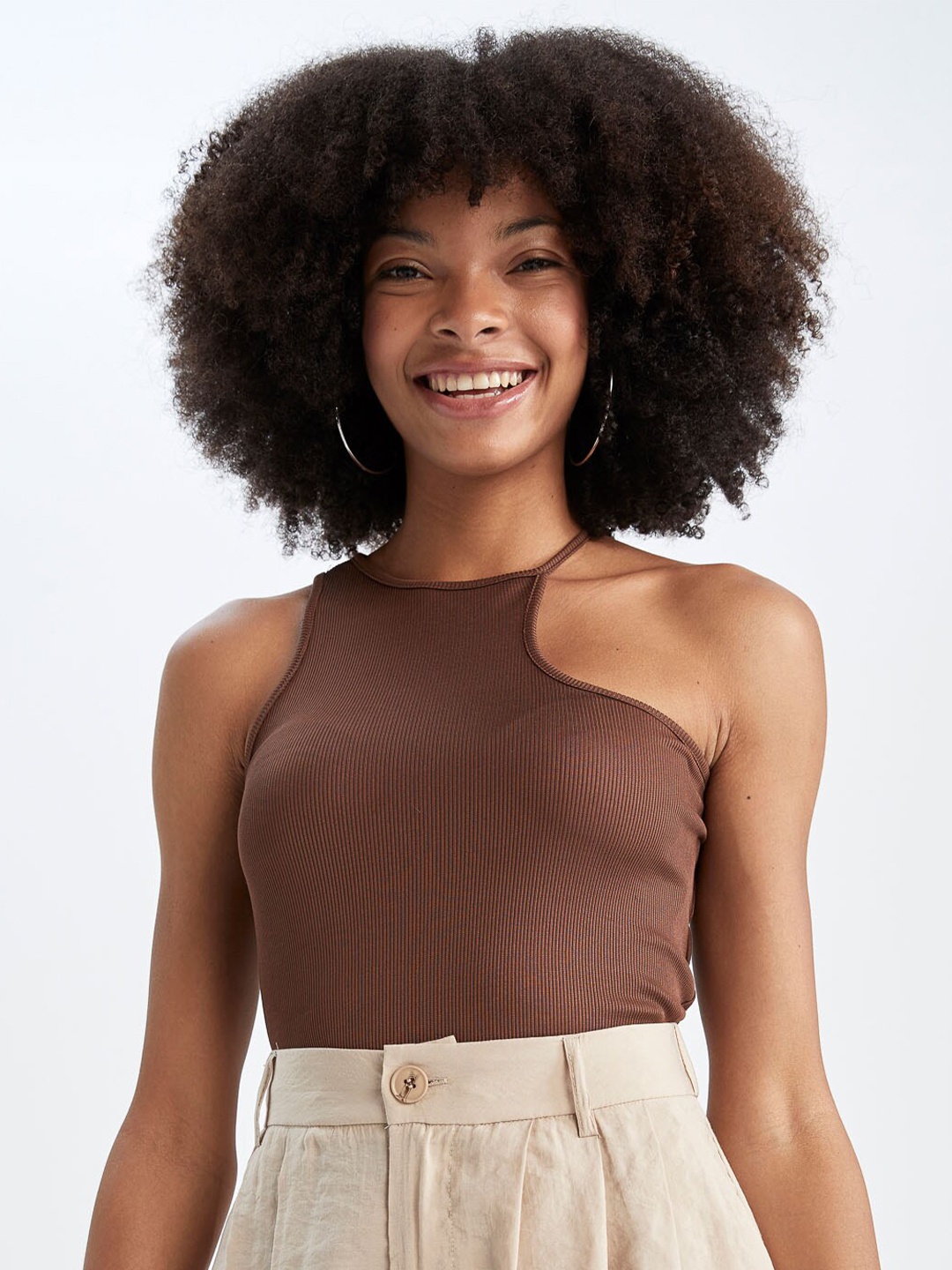 

DeFacto Round Neck Sleeveless Fitted Crop Top, Brown