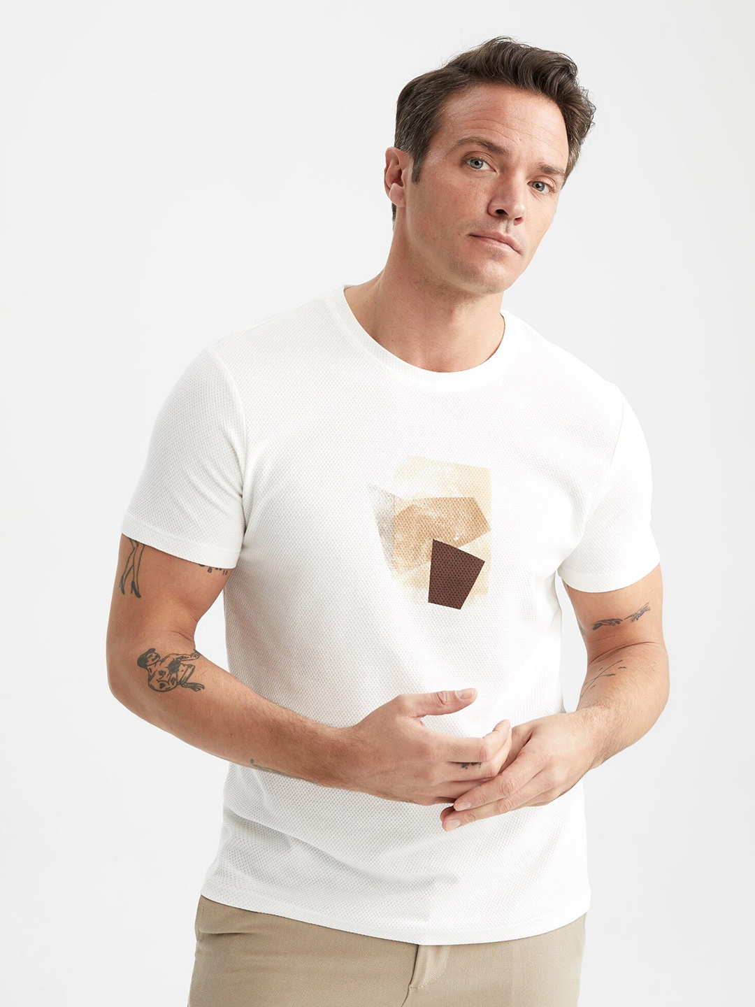 

DeFacto Men Self Design Round Neck T-shirt, Off white