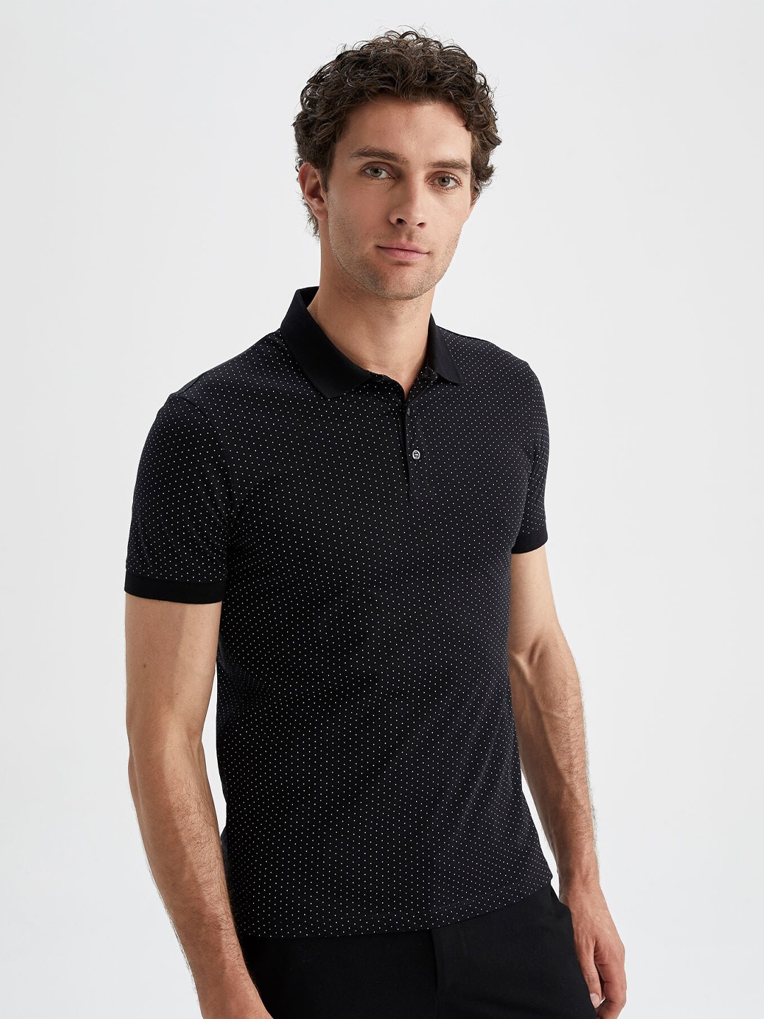 

DeFacto Men Polka Dot Printed Polo Collar Pure Cotton T-shirt, Black