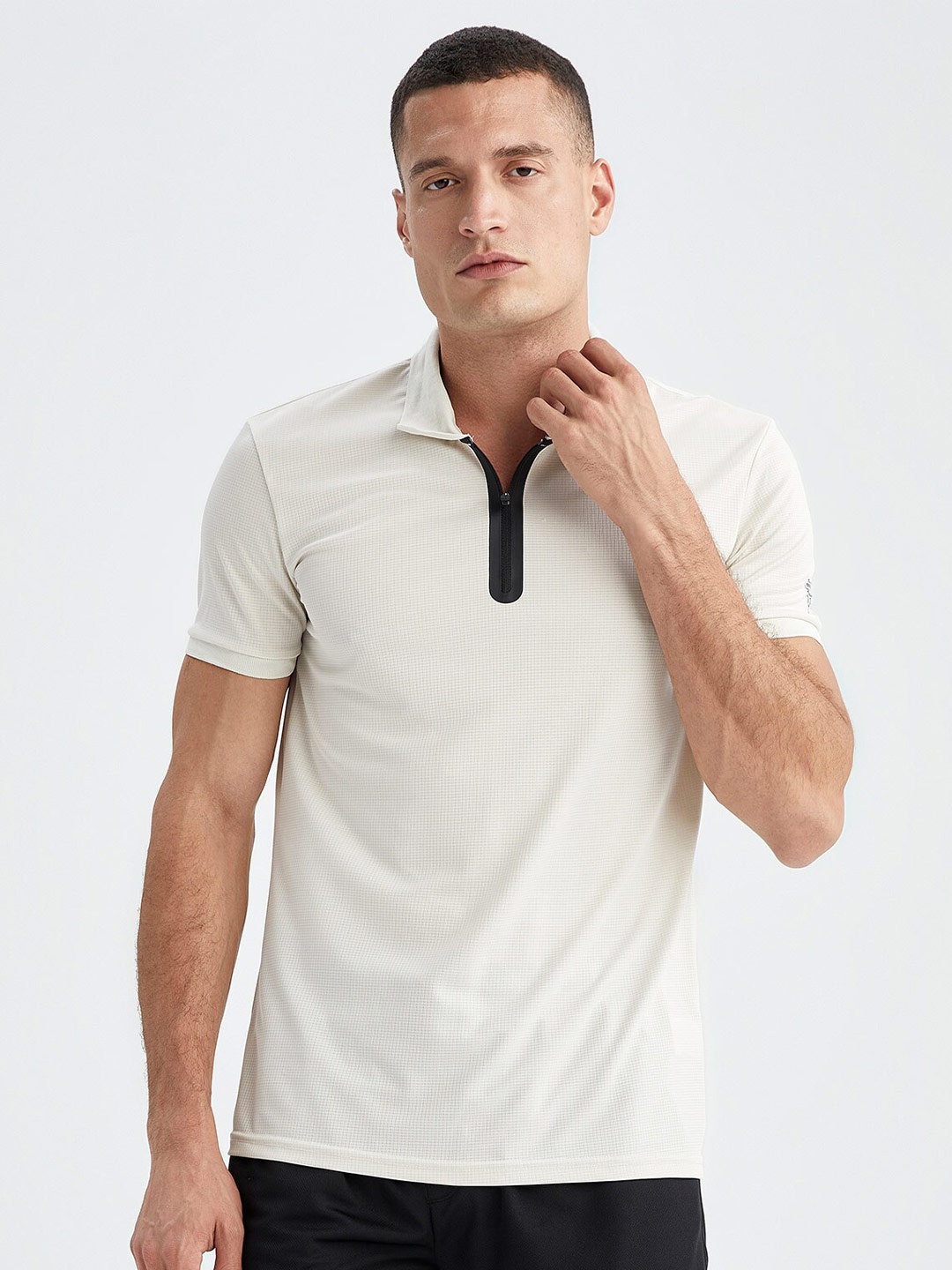 

DeFacto Polo Collar Zip Detail Self Design T-shirt, White