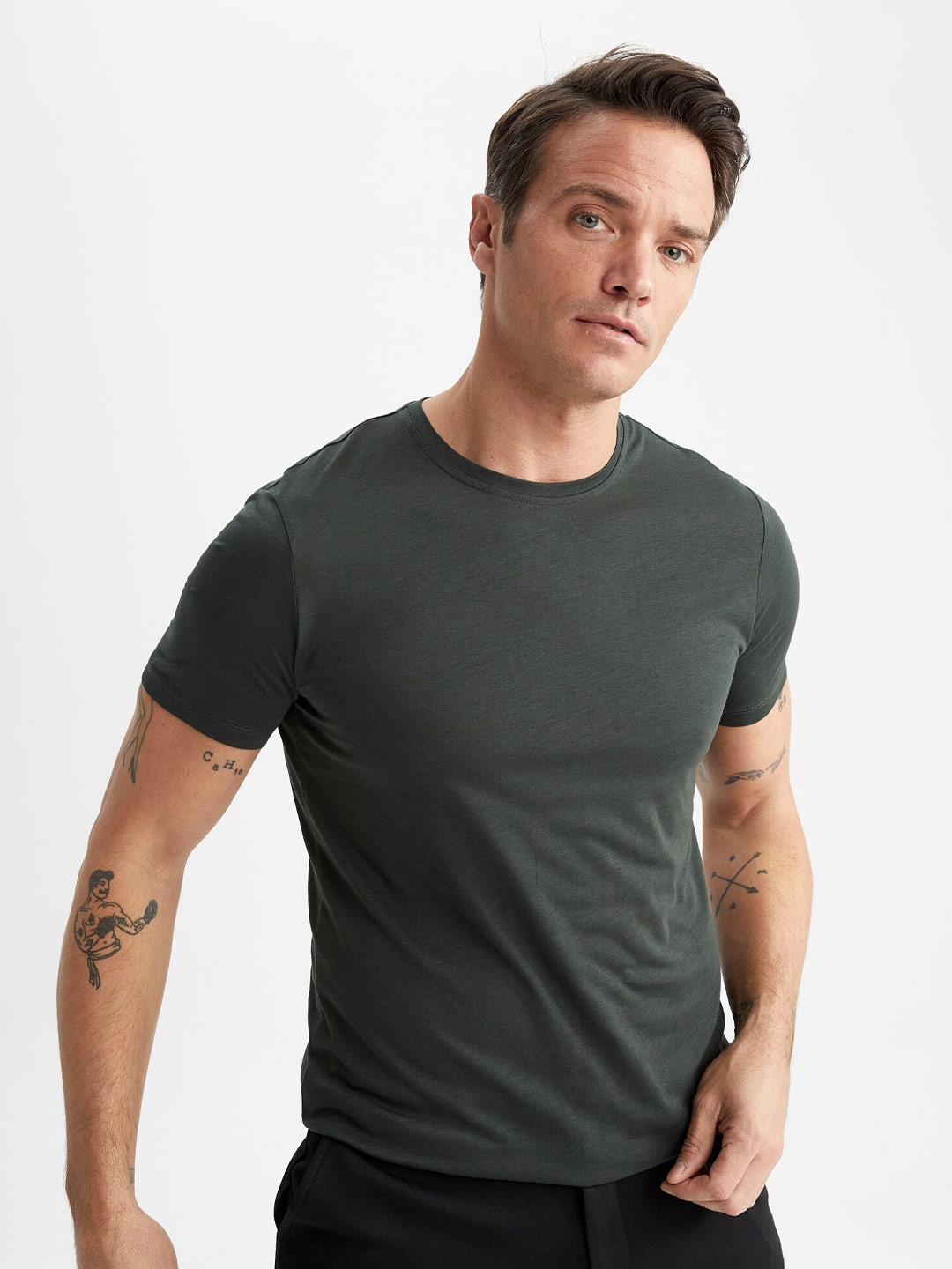 

DeFacto Solid Round Neck T-shirt, Olive