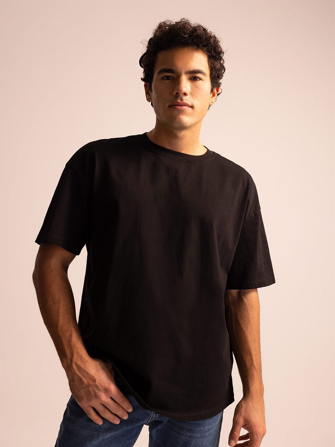 

DeFacto Round Neck Pure Cotton Relaxed Fit T-shirt, Black