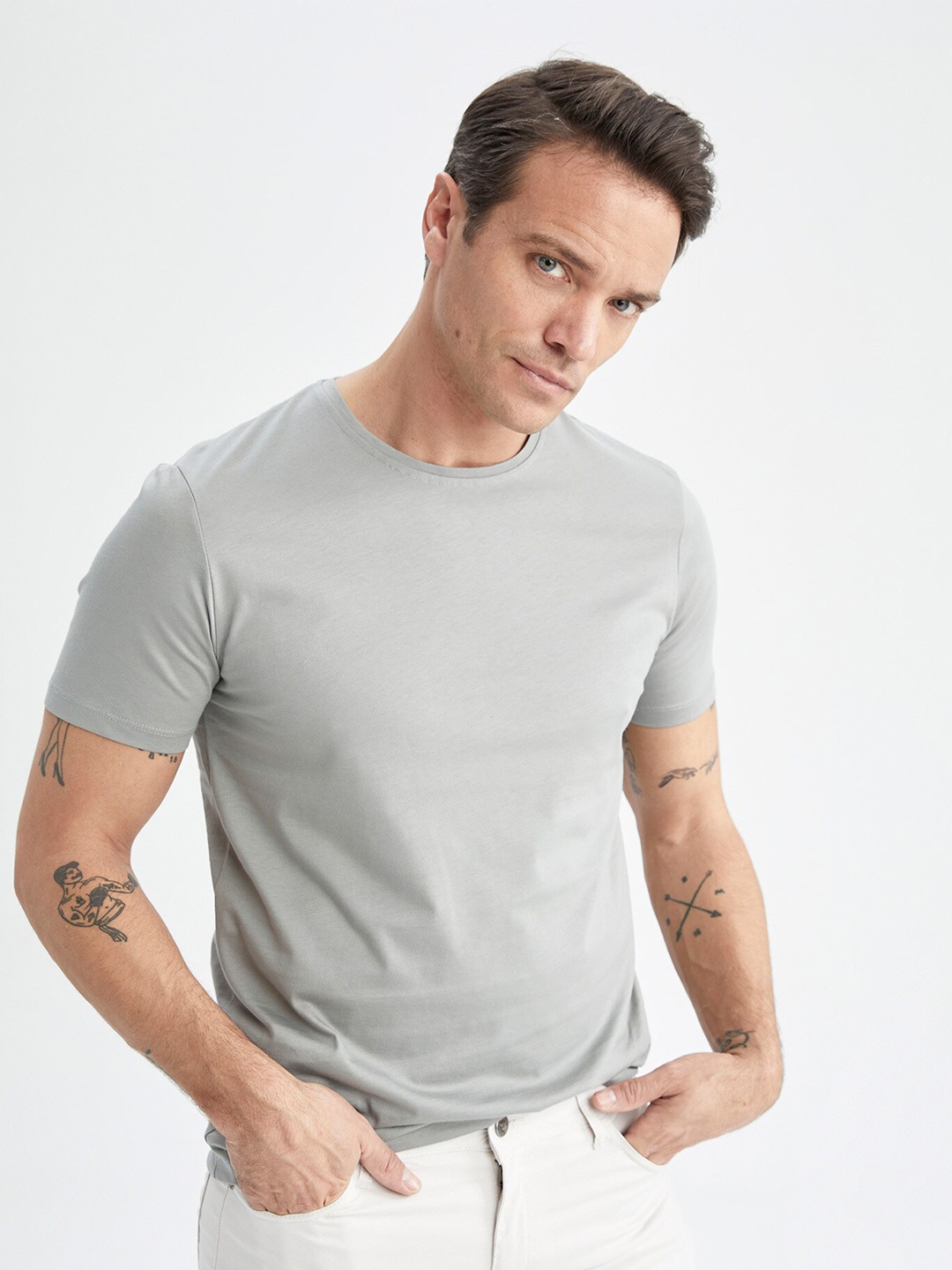 

DeFacto Men Round Neck Pure Cotton T-shirt, Grey