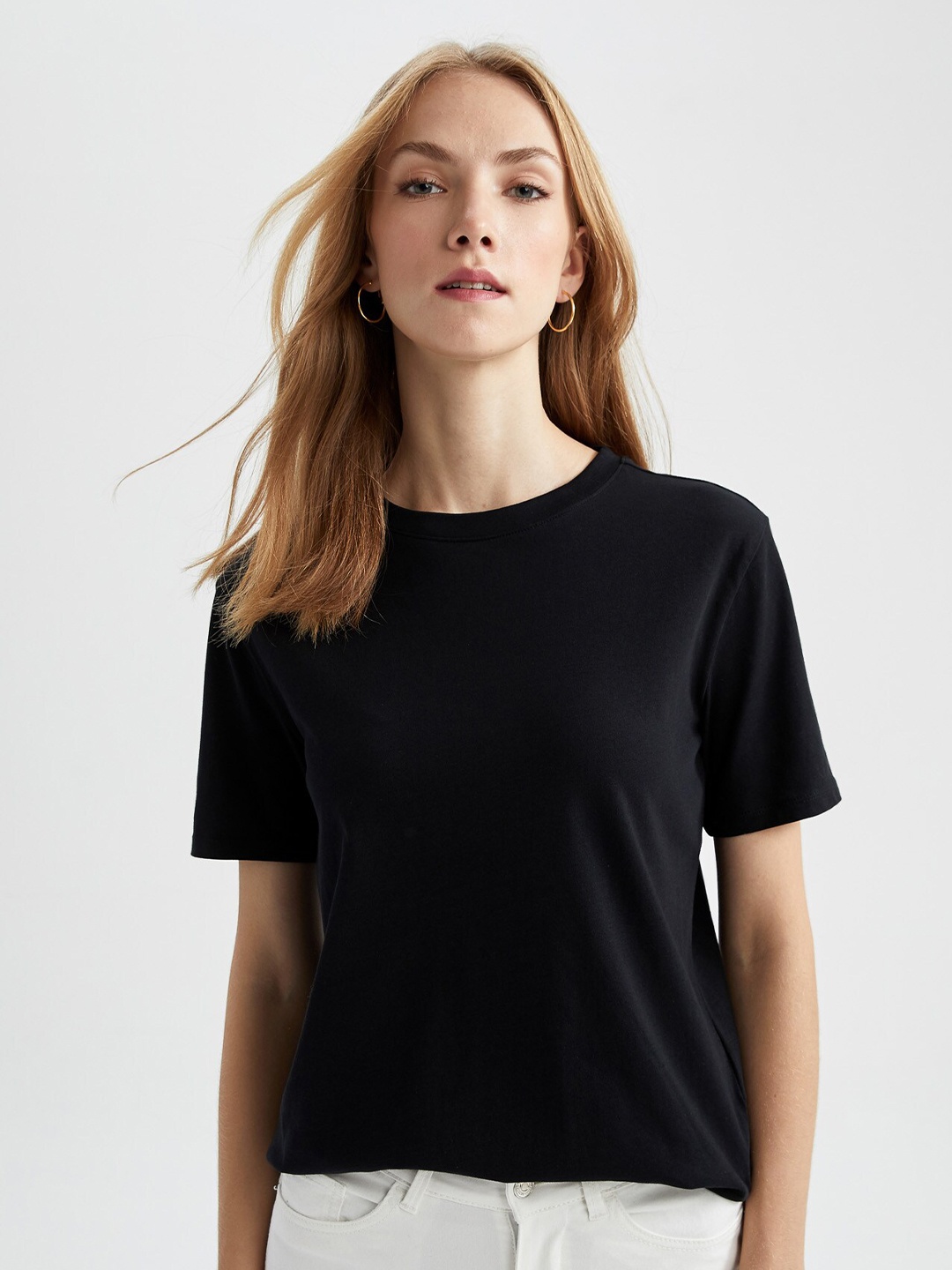 

DeFacto Round Neck Pure Cotton T-shirt, Black