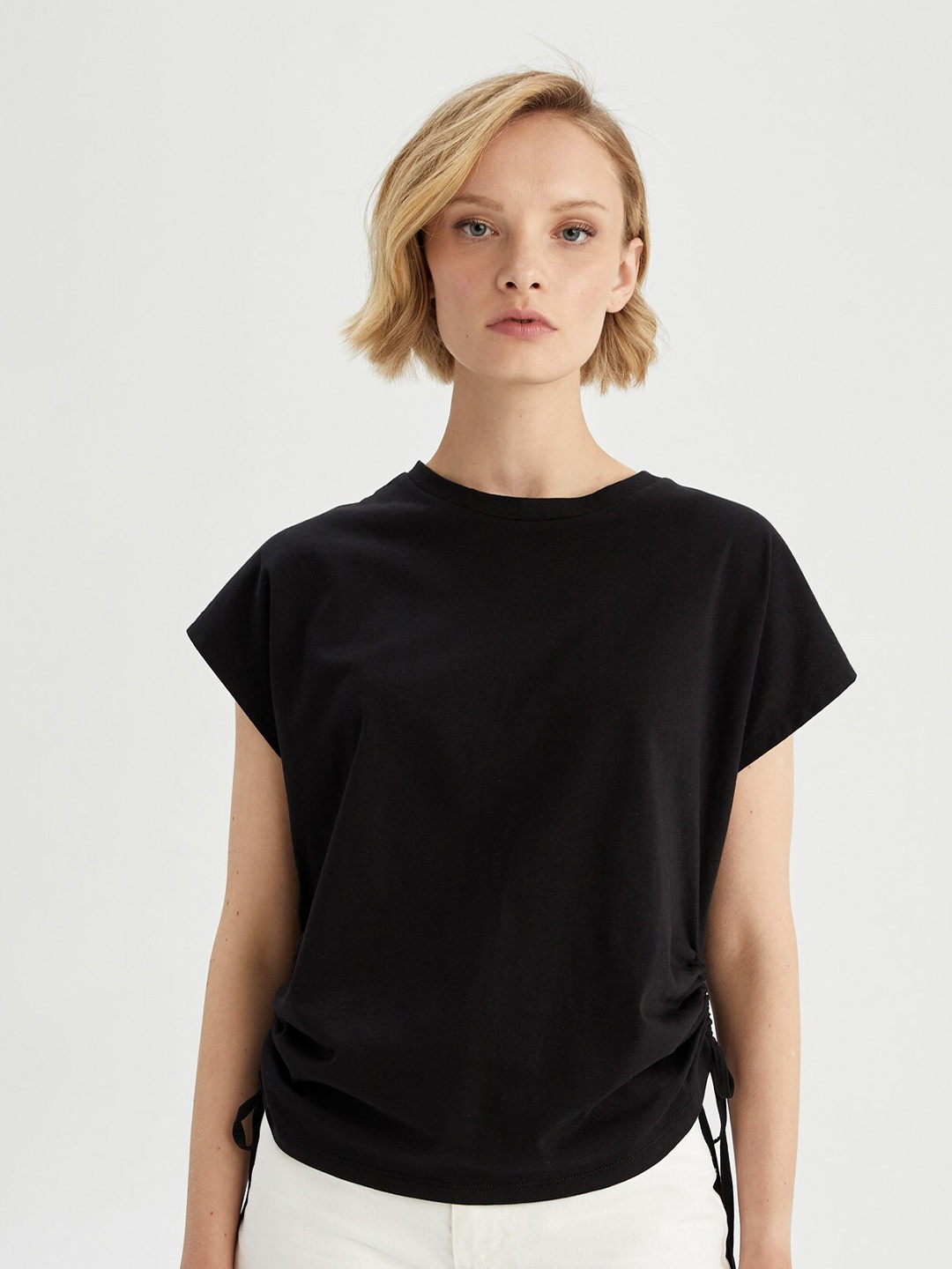 

DeFacto Extended Sleeves Pure Cotton T-shirt, Black
