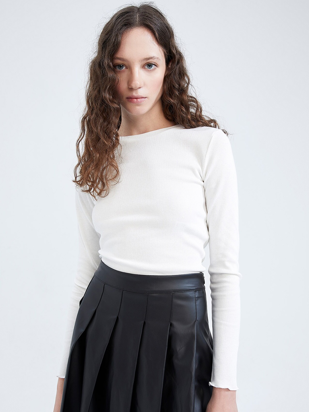 

DeFacto Round Neck Long Sleeves Cotton T-shirt, White