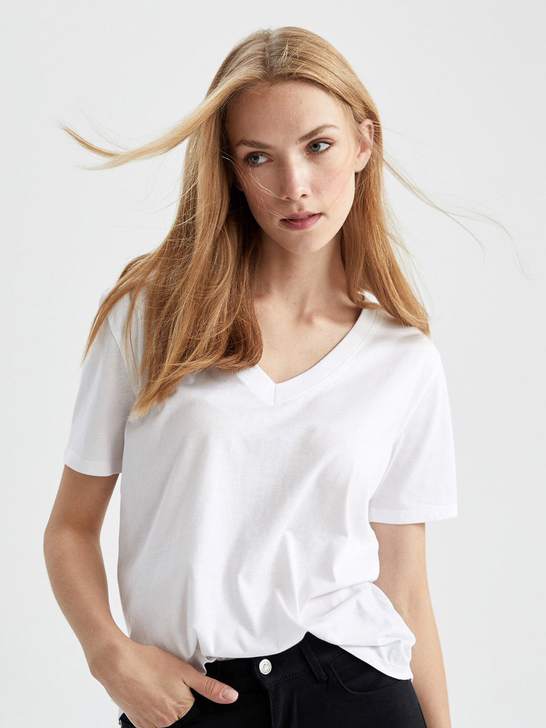 

DeFacto V-Neck Drop-Shoulder Sleeves Pure Cotton T-shirt, White