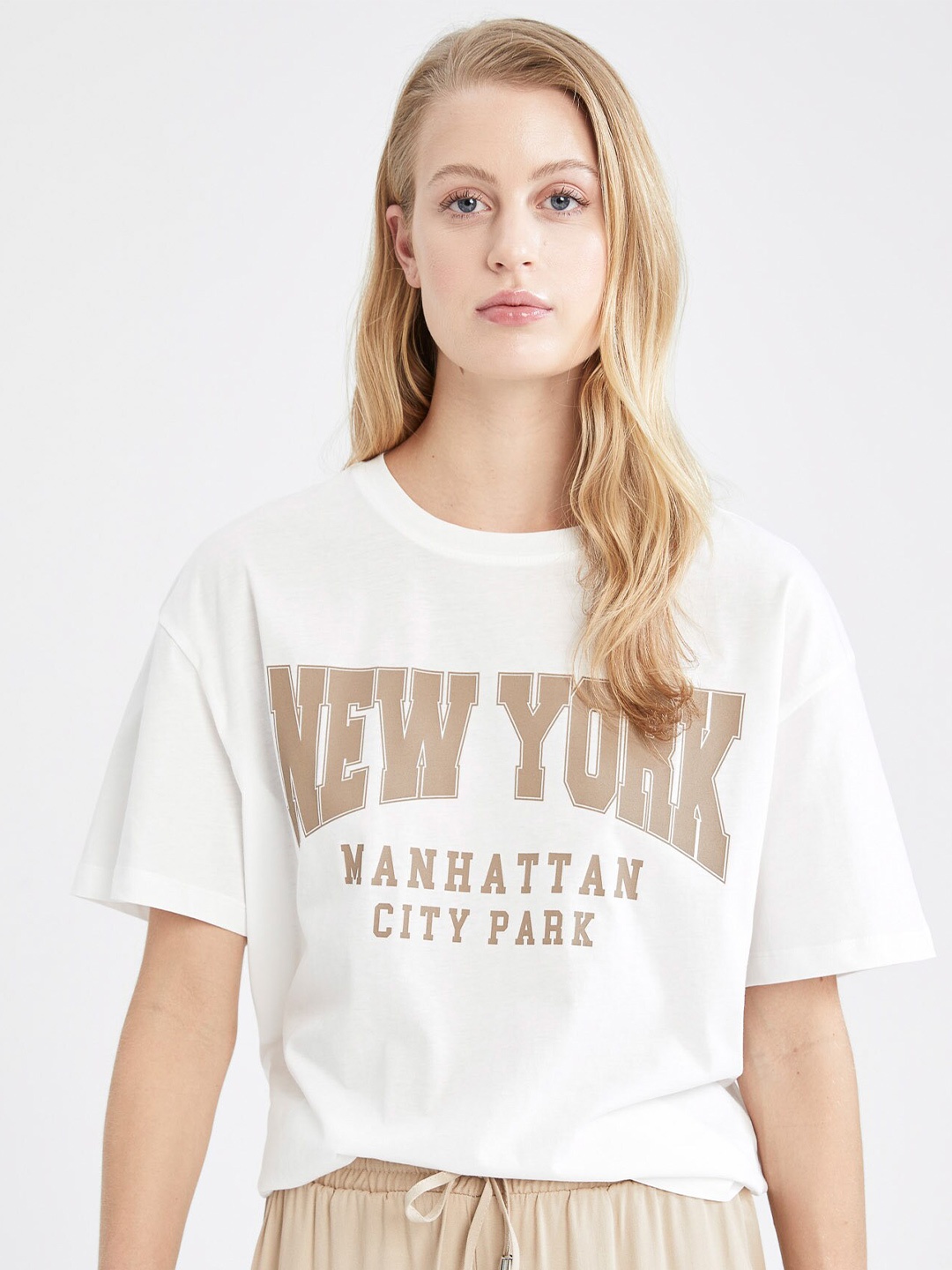 

DeFacto Typography Printed Drop-Shoulder Sleeves Pure Cotton T-shirt, Off white