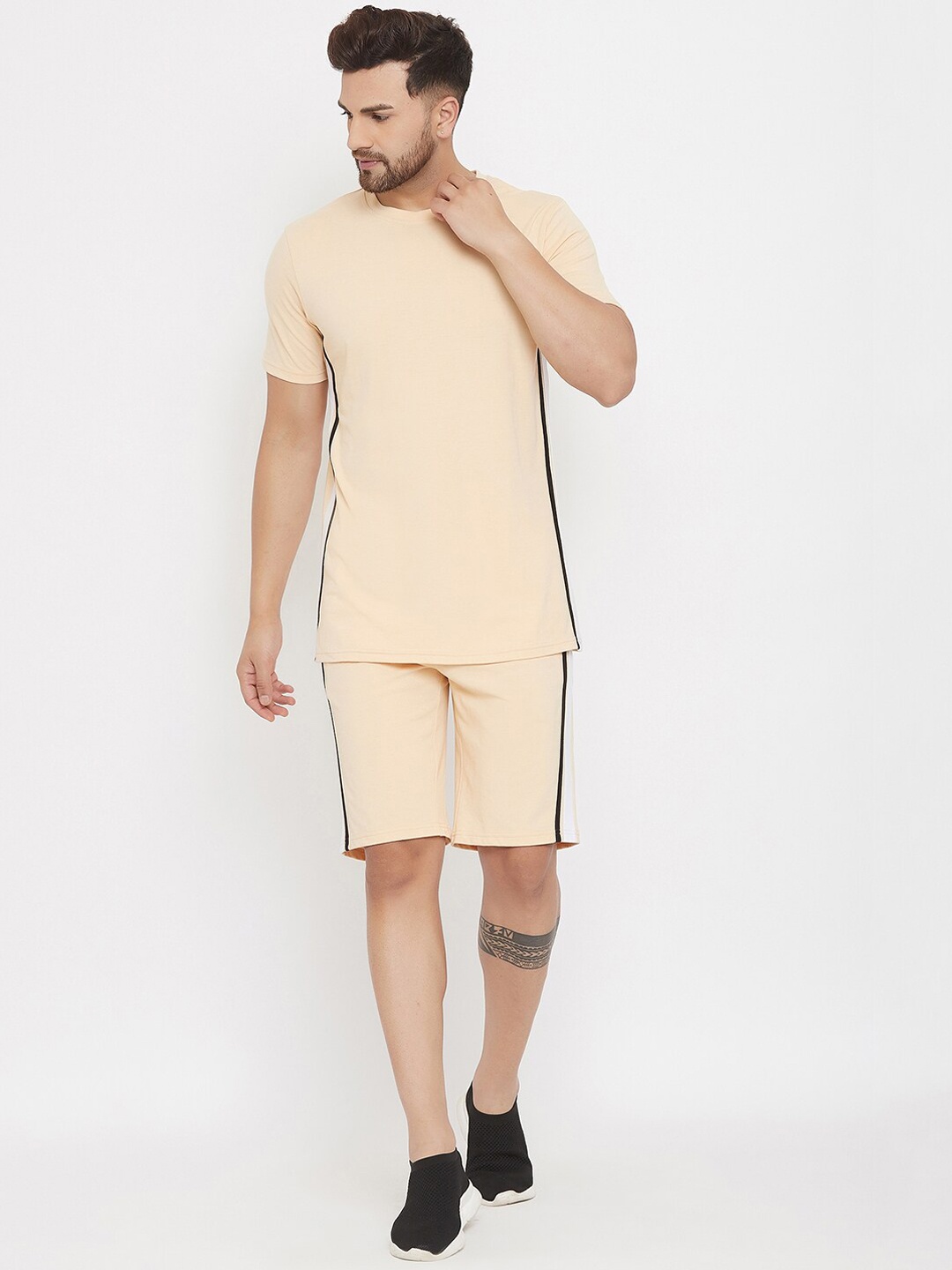 

CHILL WINSTON Men Round Neck Short Sleeves T-shirt With Shorts Co-Ord Set, Peach