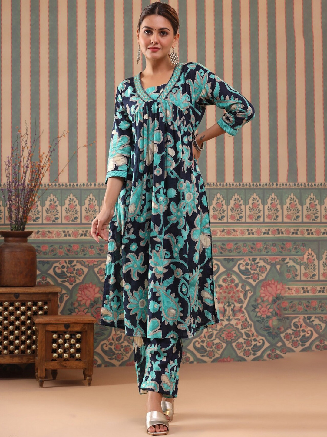 

EtnicaWear Ethnic Motifs Printed Empire Pure Cotton A-Line Kurta With Trousers, Green