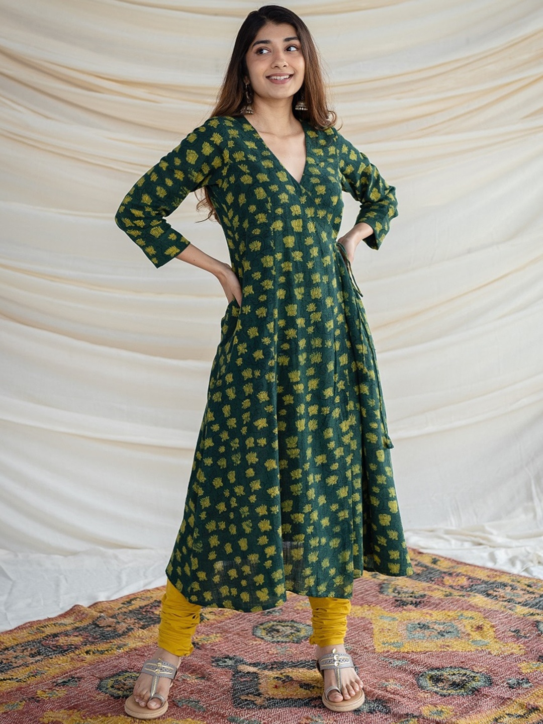 

THE INDIAN ETHNIC CO V-Neck Ethnic Motifs Printed Handloom Angrakha Anarkali Cotton Kurta, Green