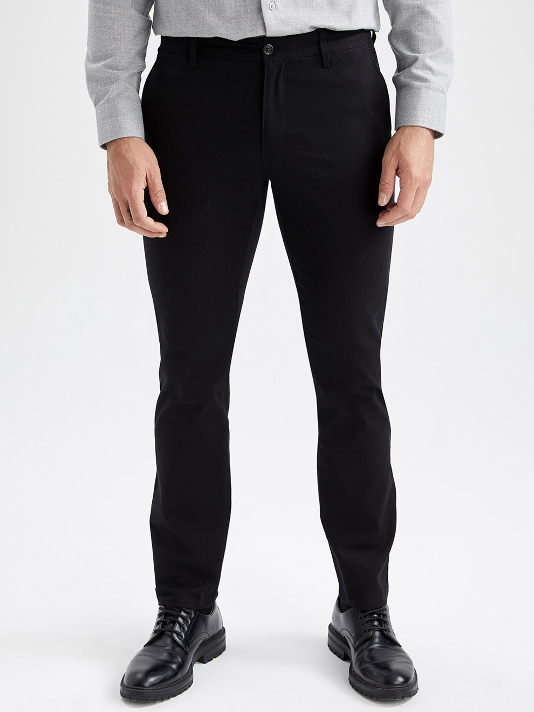 

DeFacto Men Mid-Rise Regular-Fit Trousers, Black