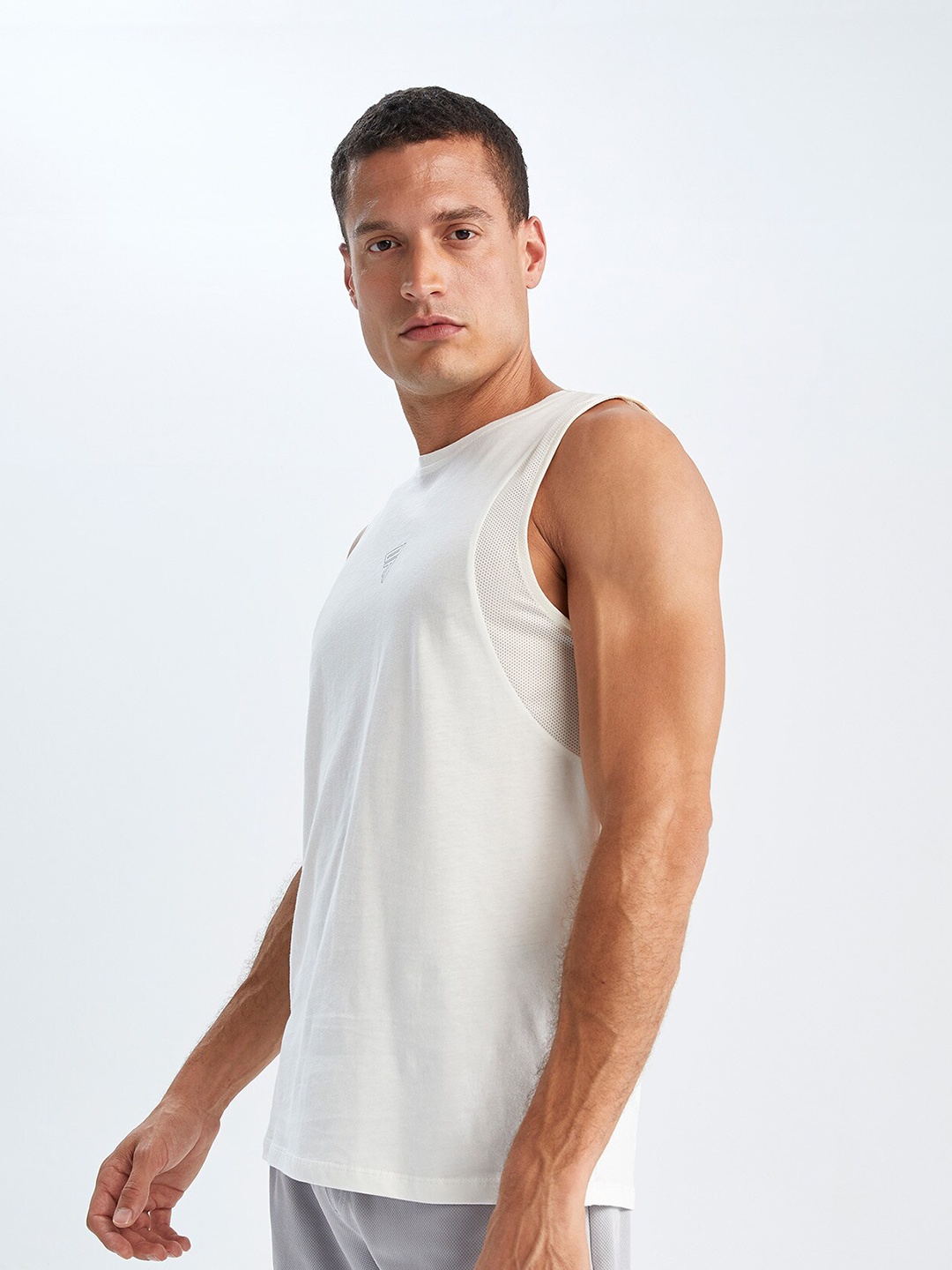 

DeFacto Round Neck Sleeveless T-shirt, White