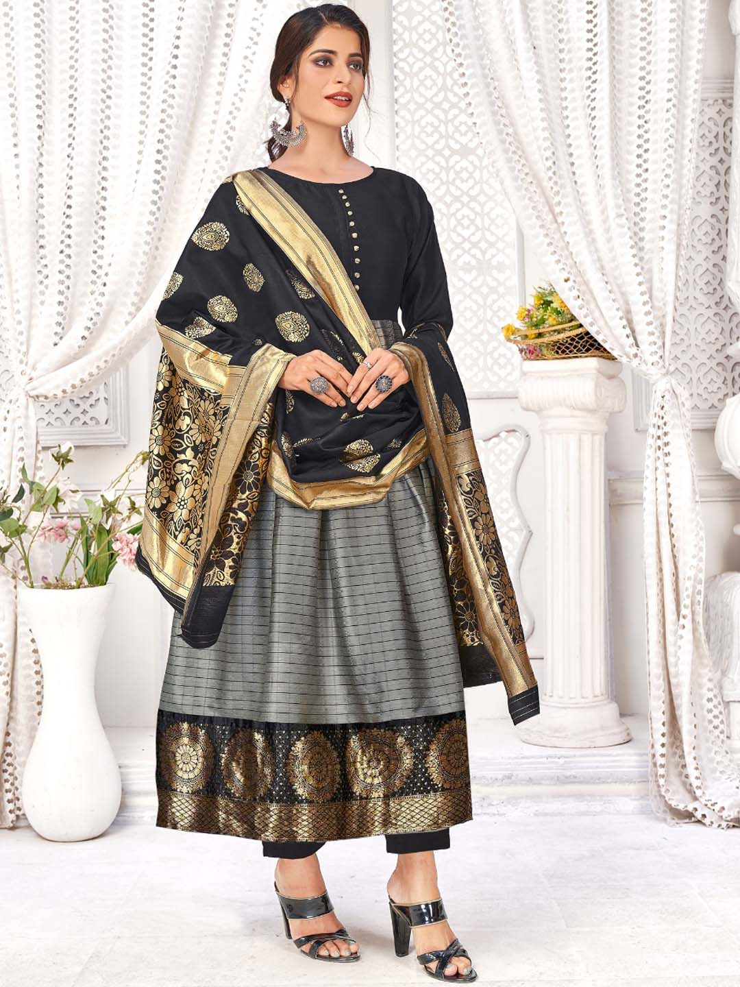 

Angroop Women Black Ethnic Motifs Printed Keyhole Neck Jacquard Anarkali Kurta