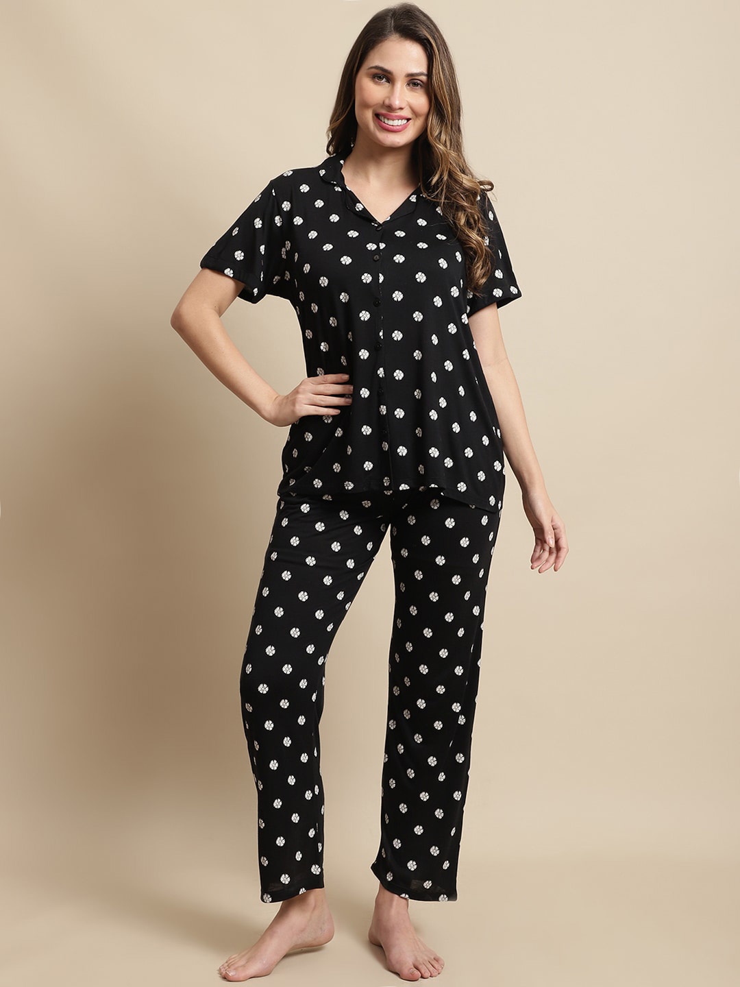 

Kanvin Floral Printed Night Suit, Black