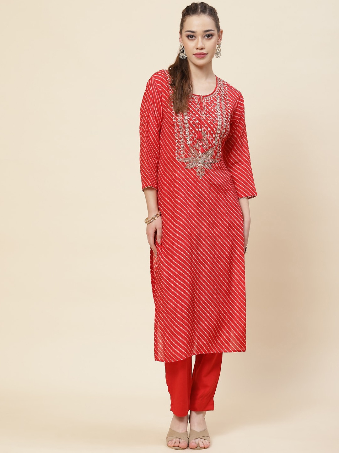 

Meena Bazaar Leheriya Striped Beads And Stones Kurta, Red