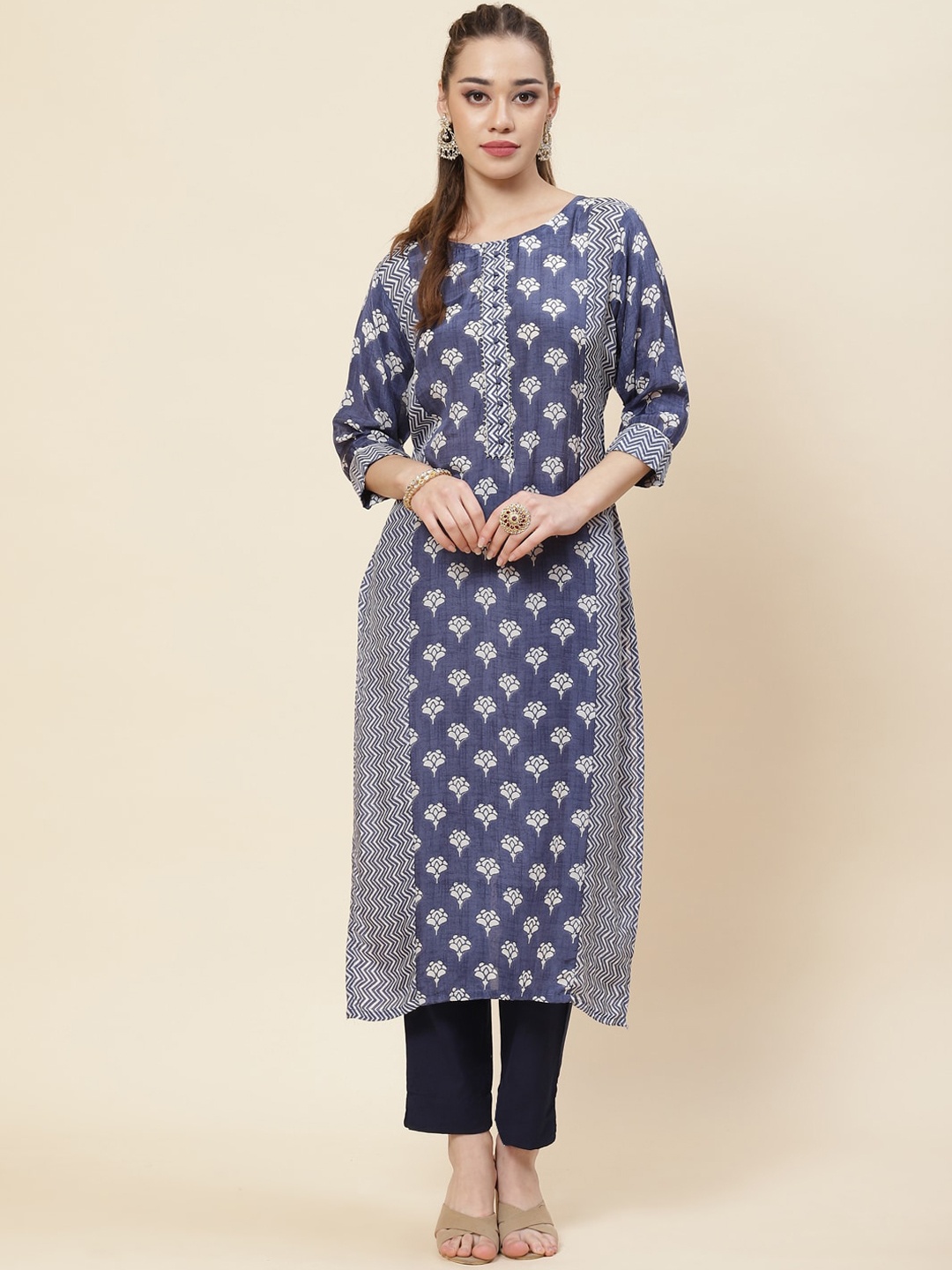 

Meena Bazaar Round Neck Floral Printed Gotta Patti Kurta, Blue