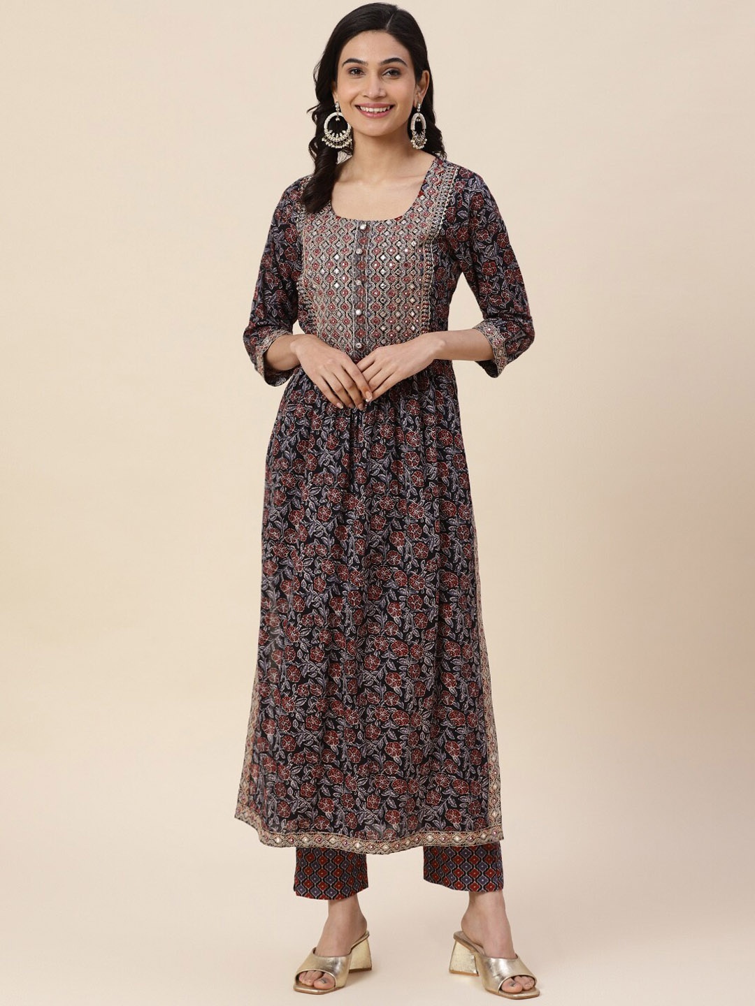 

Meena Bazaar Floral Printed Mirror Work Kurta With Trousers, Black