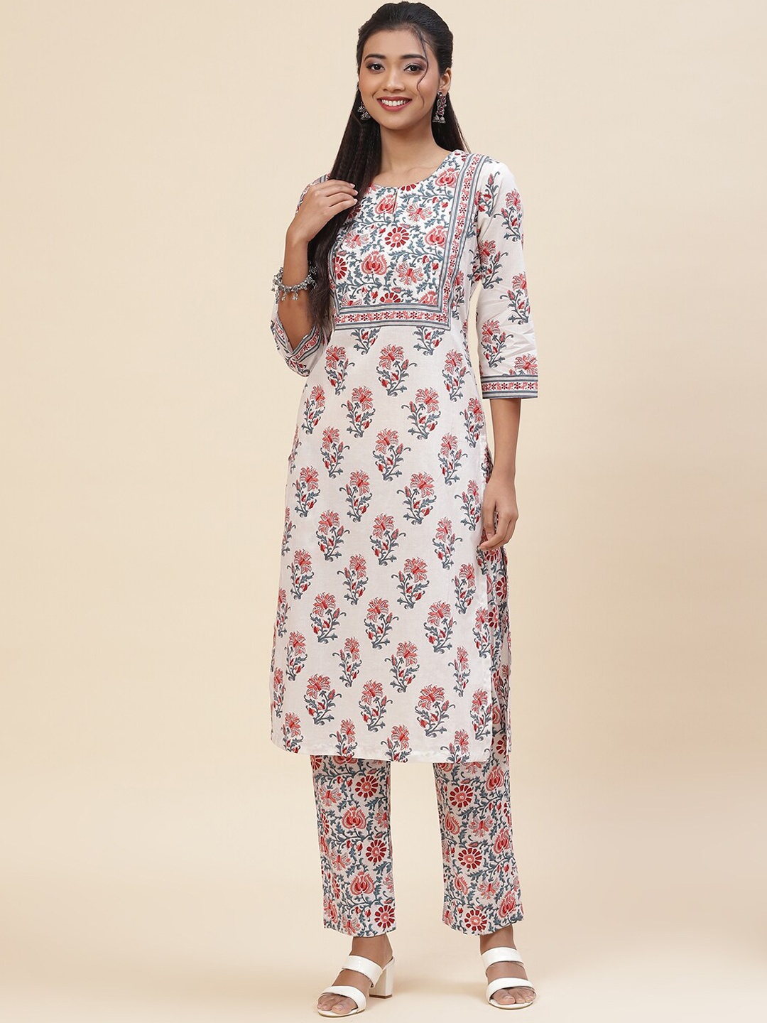 

Meena Bazaar Keyhole Neck Floral Printed Kurta With Trousers, Cream