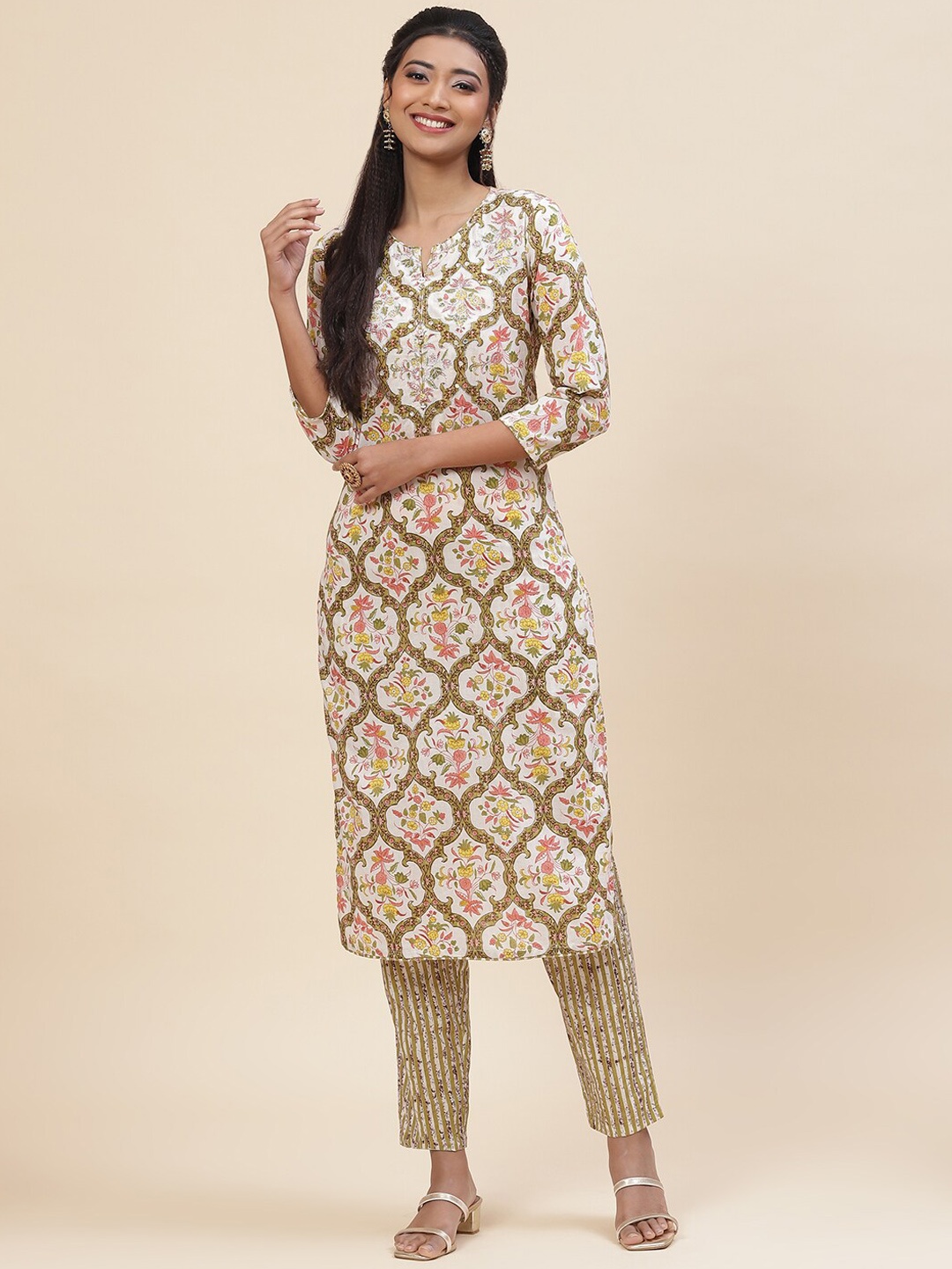 

Meena Bazaar Women Cream-Coloured Floral Printed Kurta with Trousers