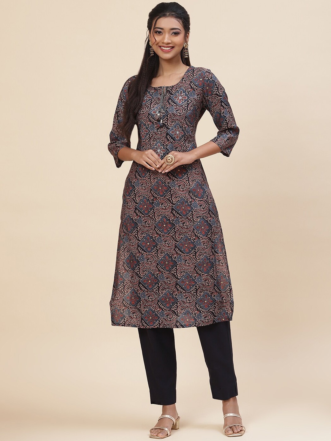 

Meena Bazaar Ethnic Motifs Printed Straight Kurta with Trousers, Black