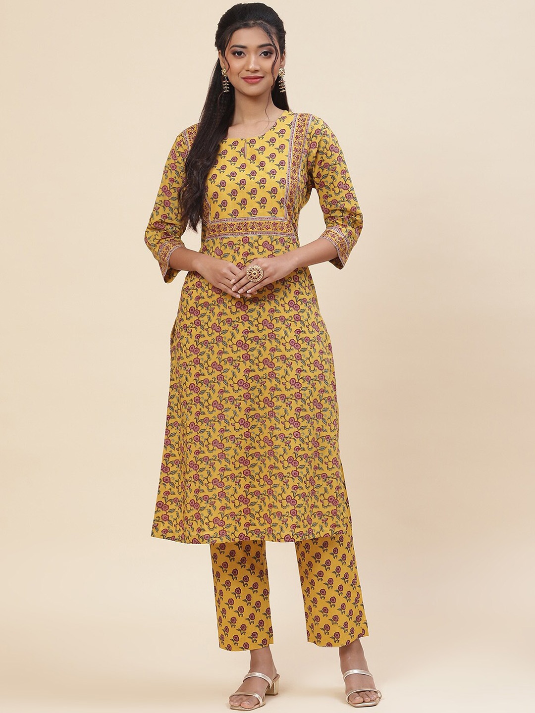 

Meena Bazaar Floral Printed Keyhole Neck Straight Kurta with Trousers, Mustard