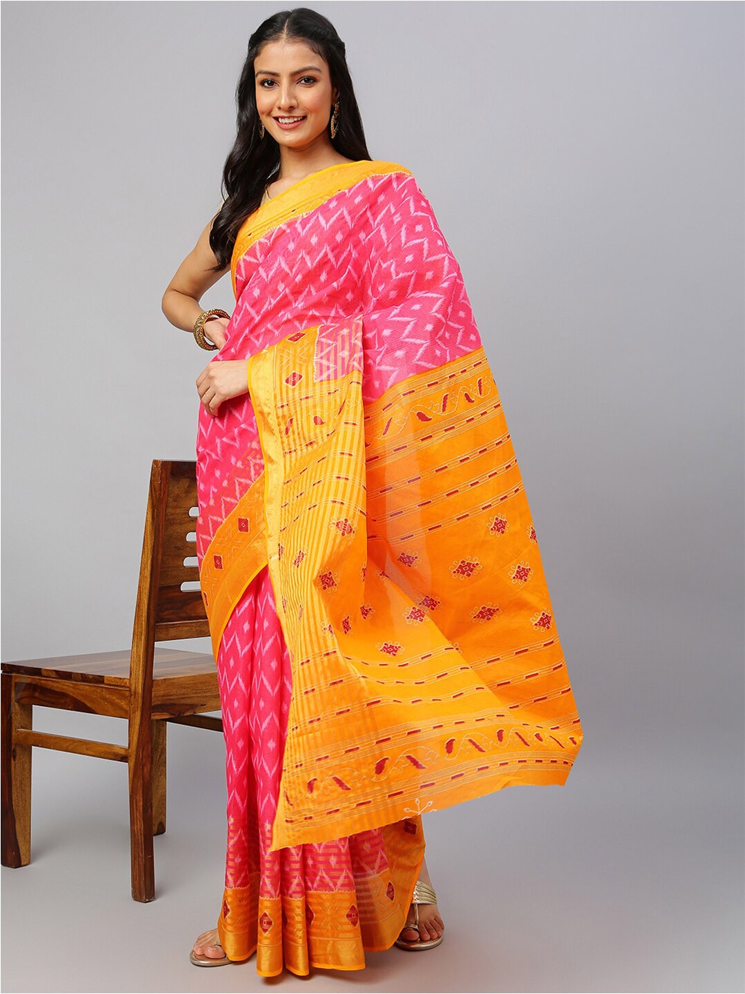 

RATAN Ethnic Motifs Printed Pure Cotton Ikat Saree, Pink