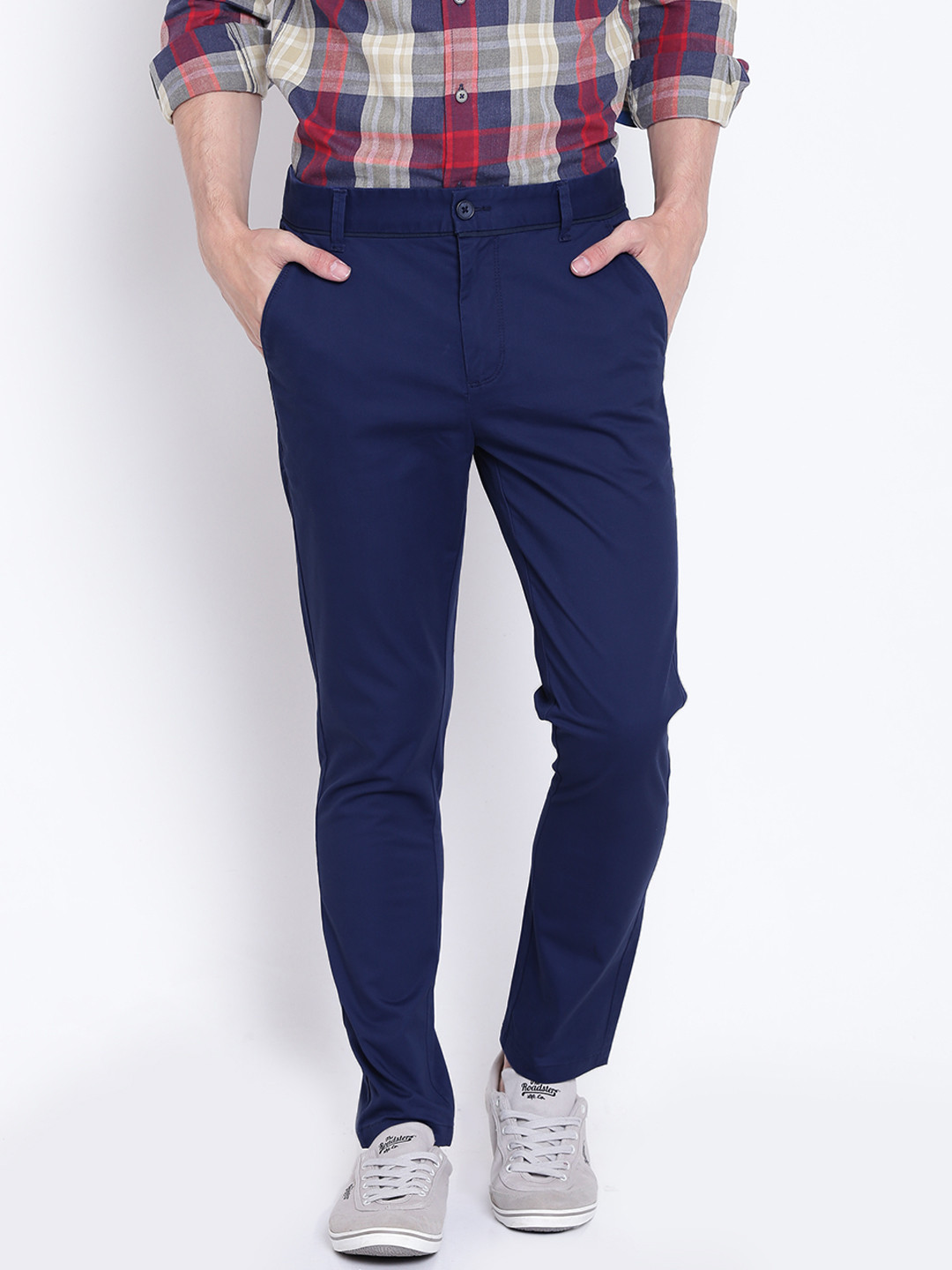 

United Colors of Benetton Men Navy Slim Fit Solid Chinos, Navy blue