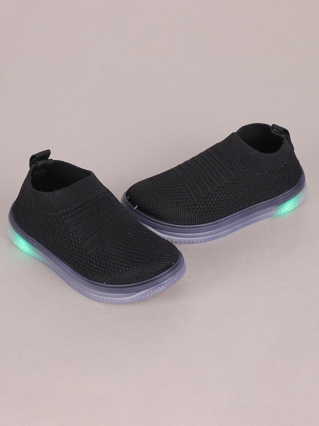 

FEETWELL SHOES Kids Comfort Insole LED Lights Sneakers, Black