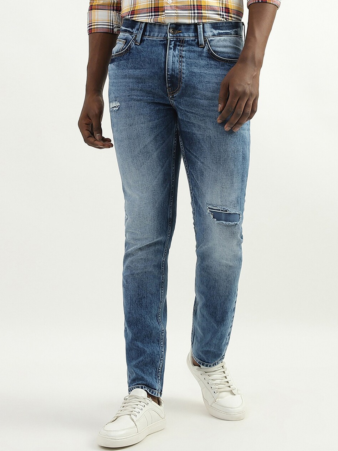 

United Colors of Benetton Men Skinny Fit Mildly Distressed Heavy Fade Cotton Jeans, Blue