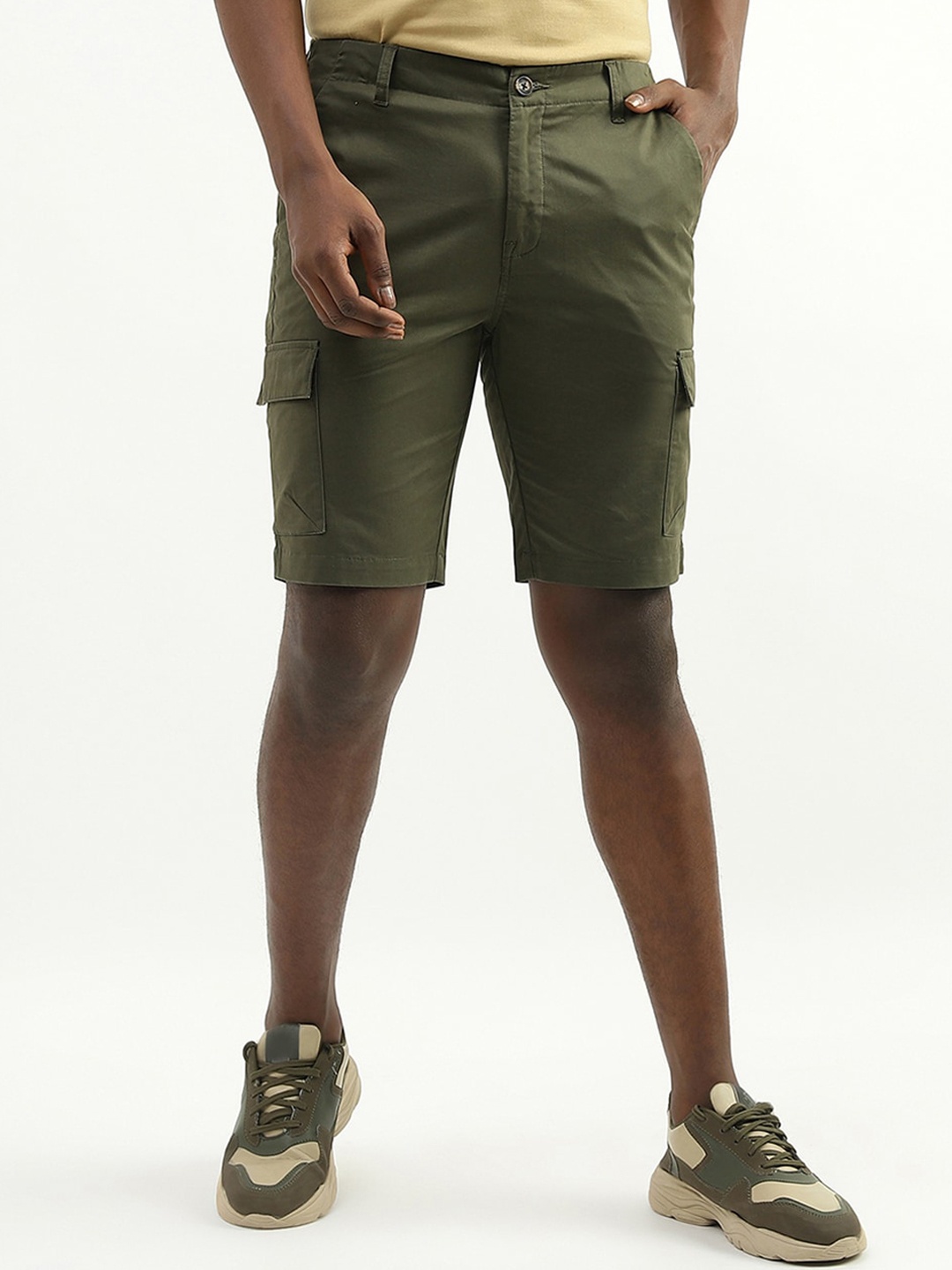 

United Colors of Benetton Men Cotton Mid-Rise Cargo Shorts, Olive