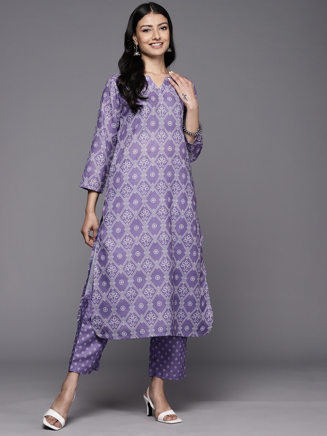 

Varanga Bandhani Printed Kurta With Trousers, Lavender