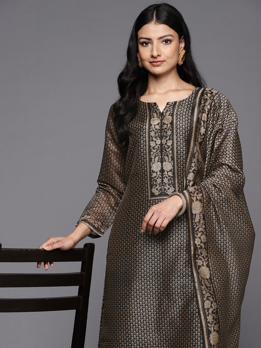 

Varanga Floral Printed Kurta With Trousers & With Dupatta, Black