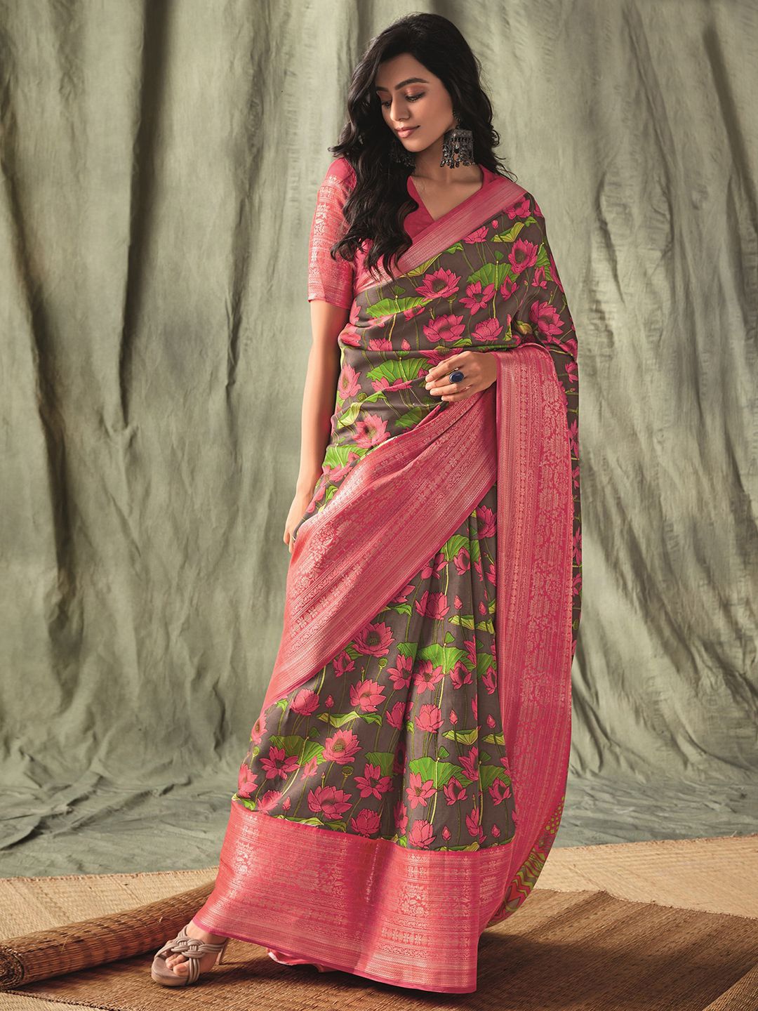 

Satrani Floral Printed Zari Silk Blend Saree, Brown