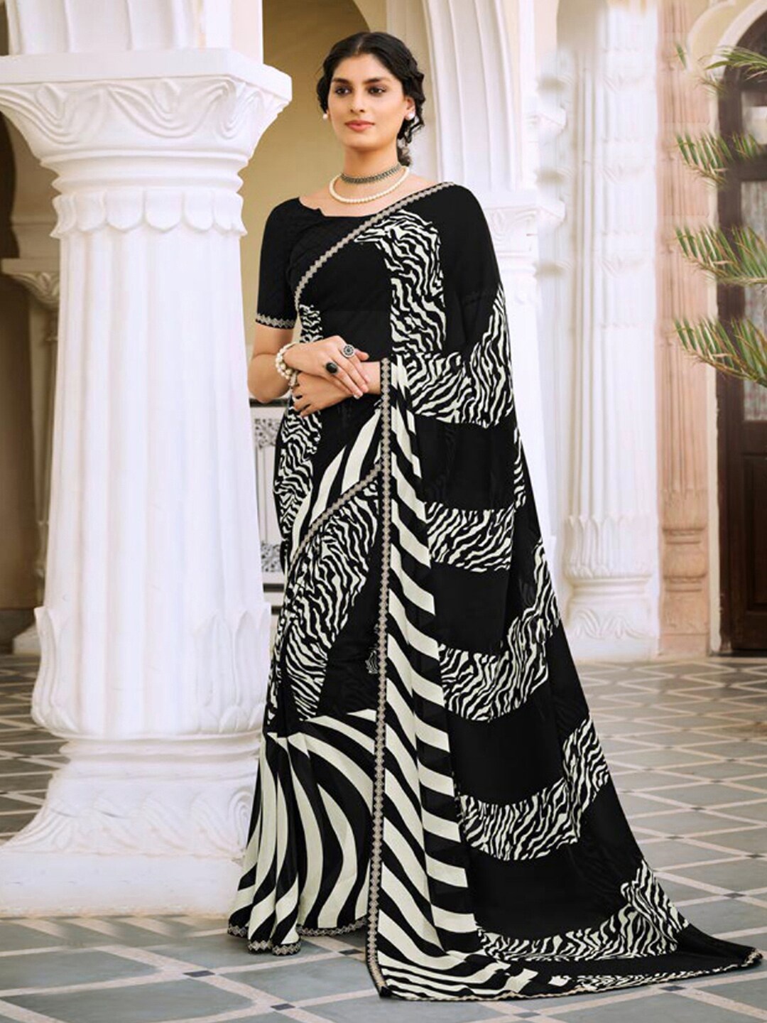 

Satrani Printed Poly Georgette Saree, Black
