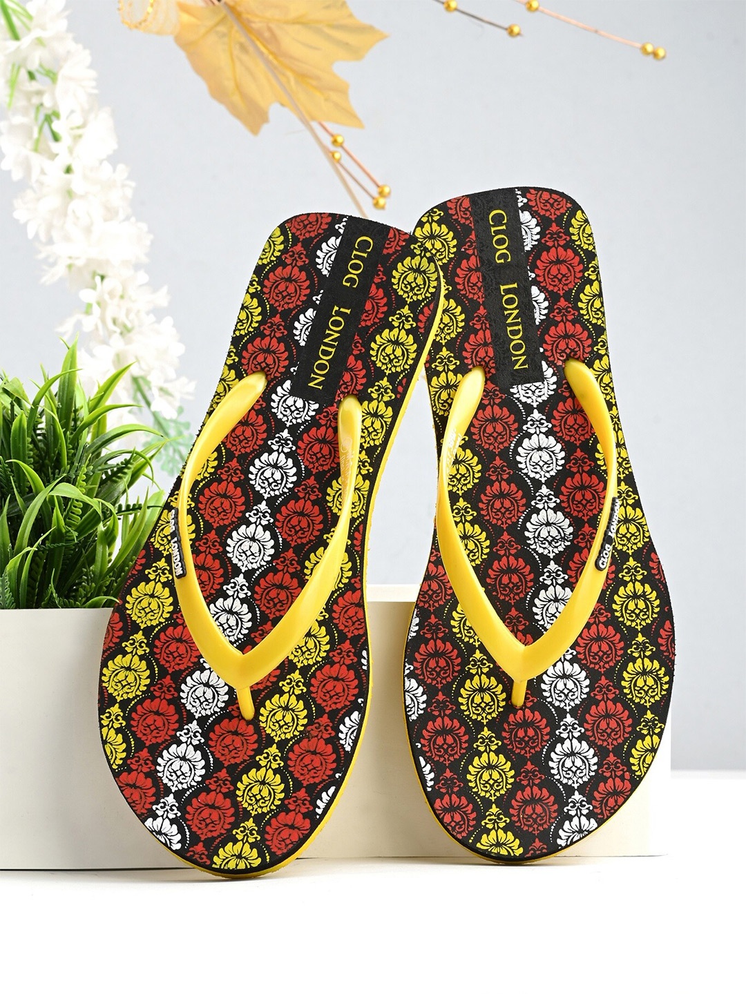 

CLOG LONDON Women Printed Rubber Thong Flip-Flops, Black