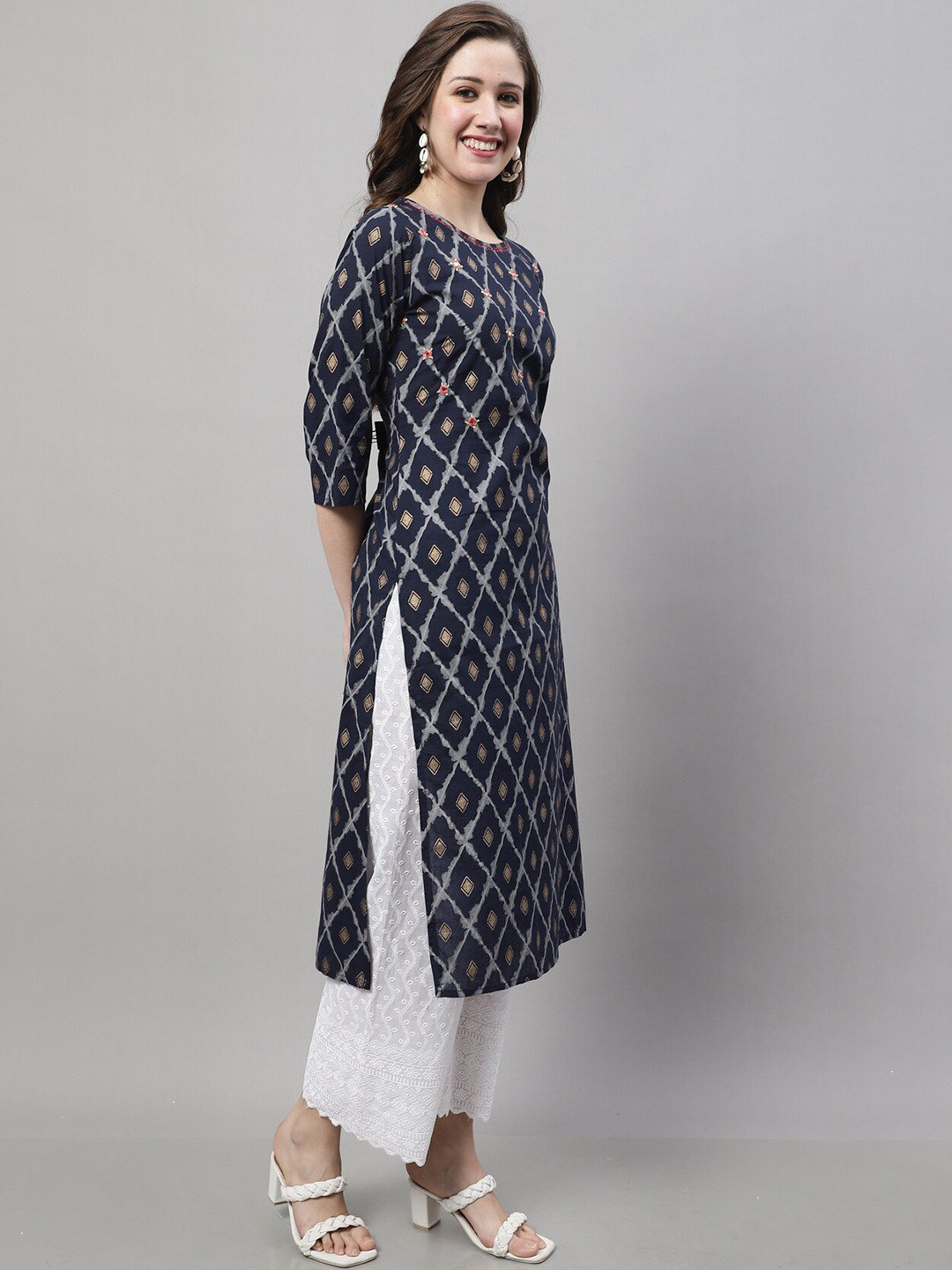 

Rajnandini Geometric Printed Mirror Work Pure Cotton Kurta, Navy blue