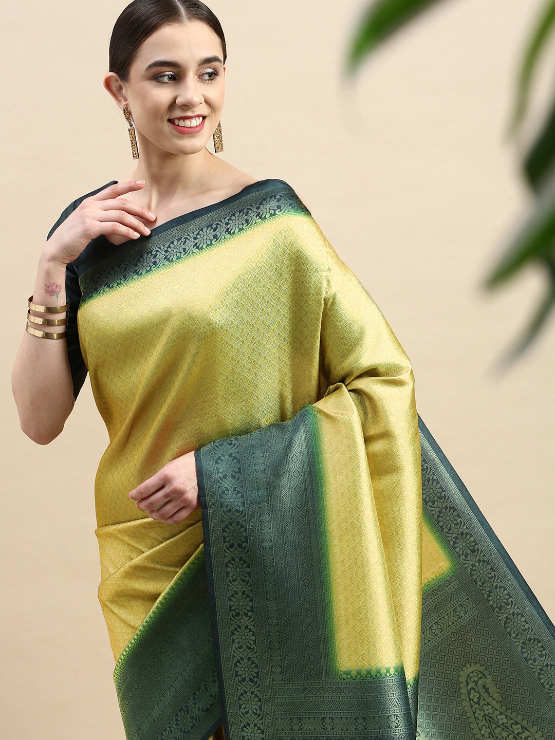 

VASTRANAND Ethnic Motifs Zari Banarasi Saree, Green