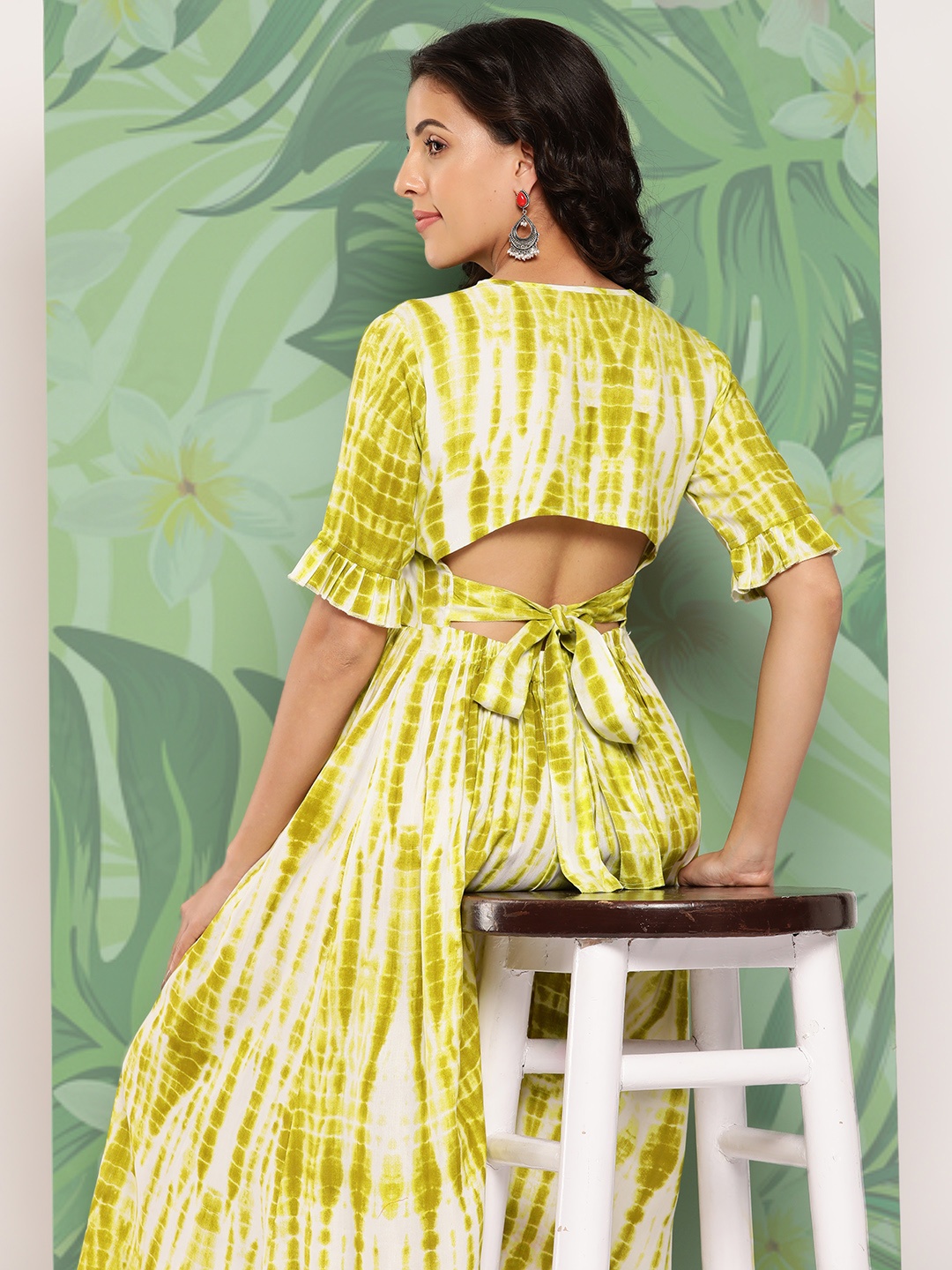 

mokshi Green Tie and Dyed Keyhole Neck A-Line Midi Dress