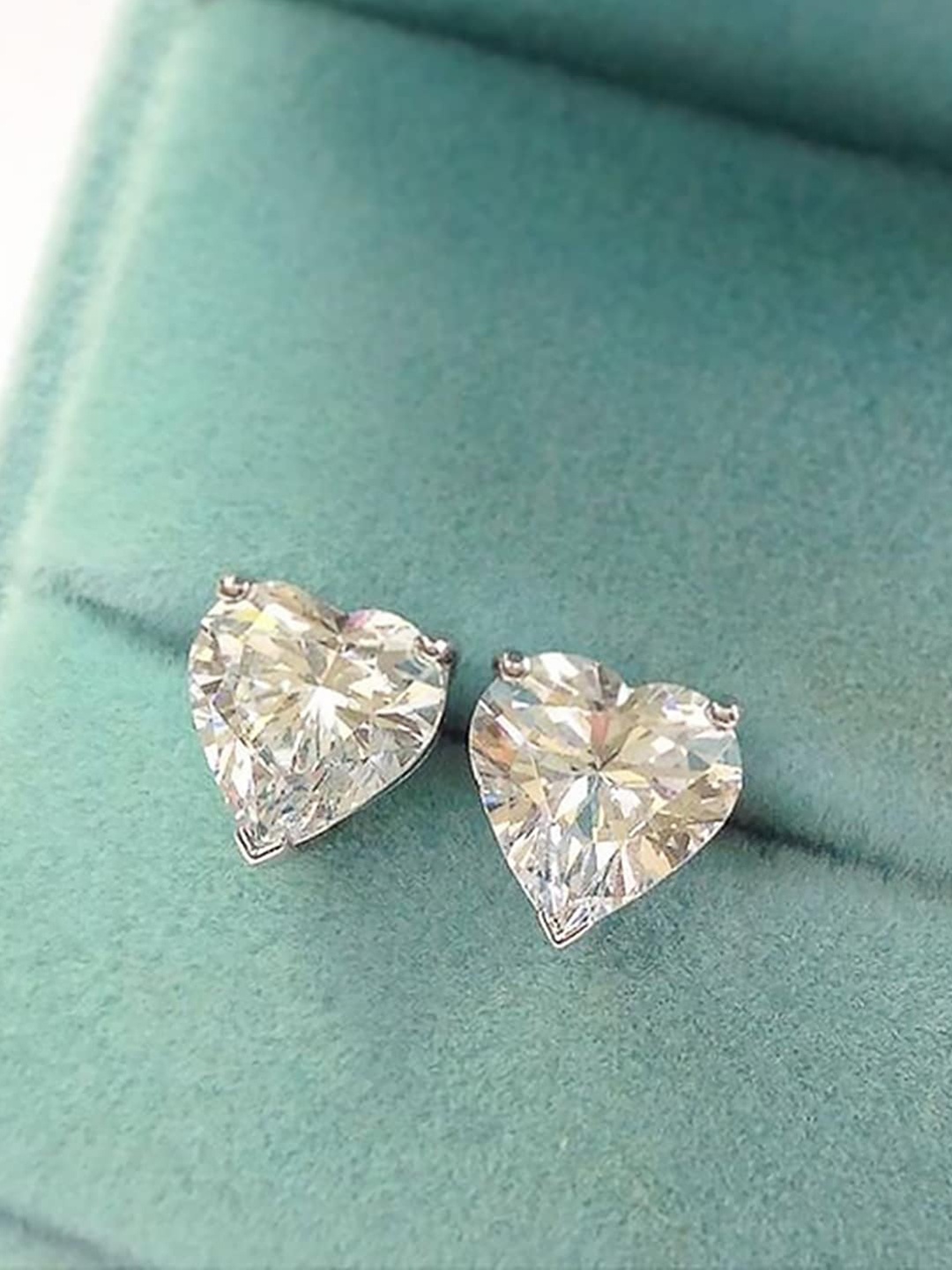 

Peora Silver-Plated Contemporary Studs Earrings