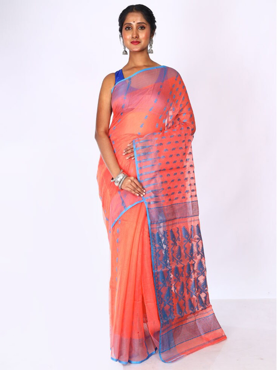 

AllSilks Paisley Printed Woven Design Taant Saree, Peach