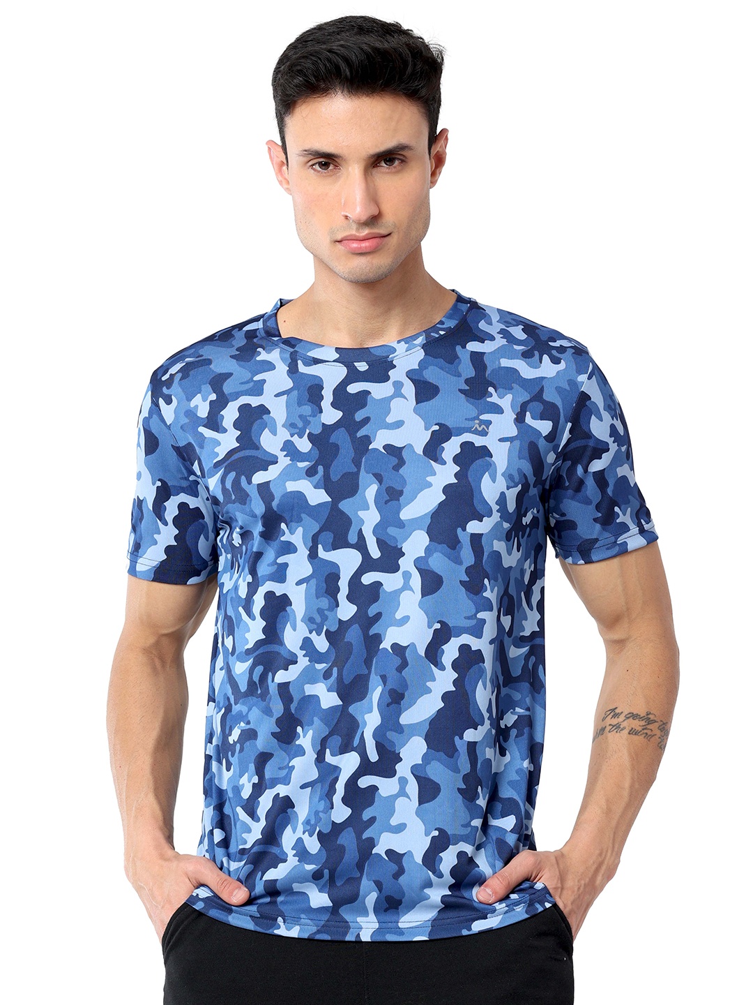 

Masculino Latino Short Sleeves Camouflage Printed T-shirt, Blue