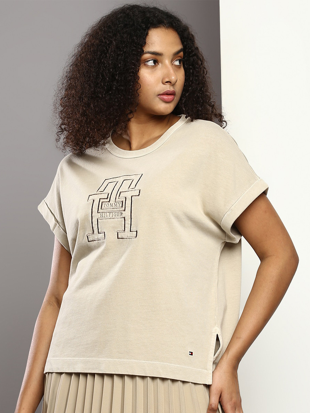 

Tommy Hilfiger Typography Printed Extended Sleeves T-shirt, Beige