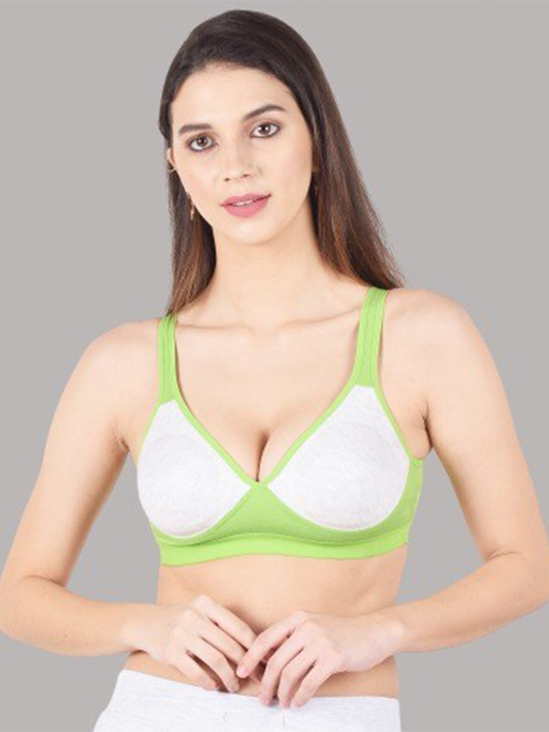 

Apraa & Parma Colourblocked Lightly Padded Non-Wired Workout Bra, Green
