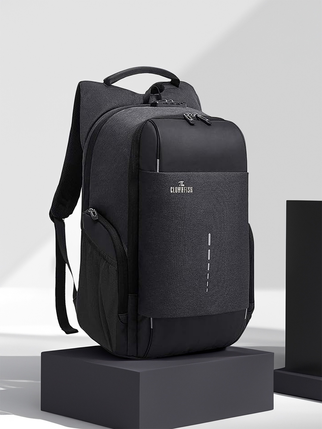 

THE CLOWNFISH Water-Resistance Backpack With USB Charging Port, Black
