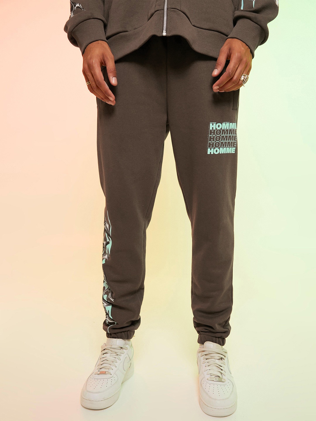 

boohooMAN Regular Fit Homme Graphic Print Joggers, Olive