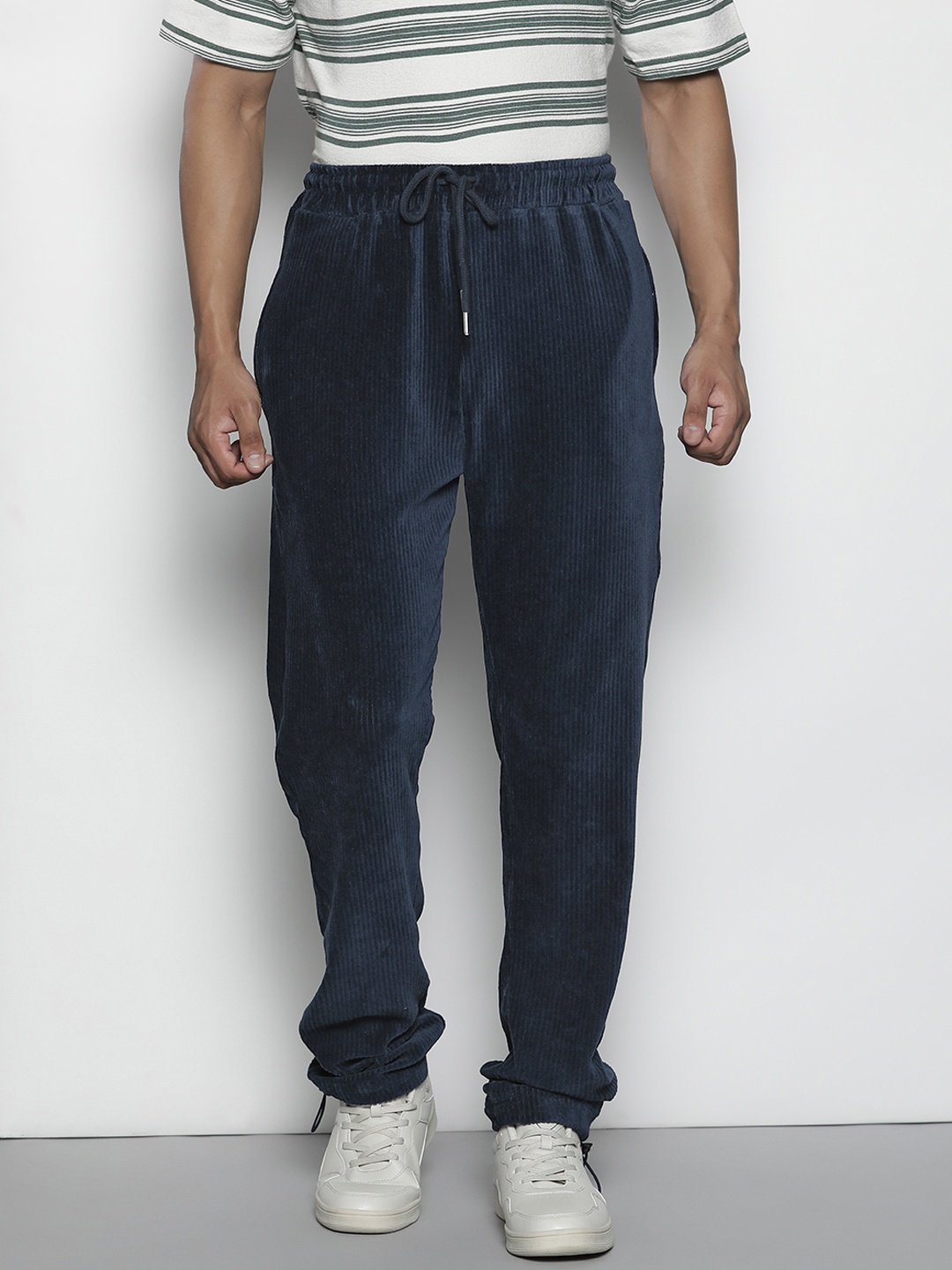 

boohooMAN Solid Corduroy Joggers, Navy blue