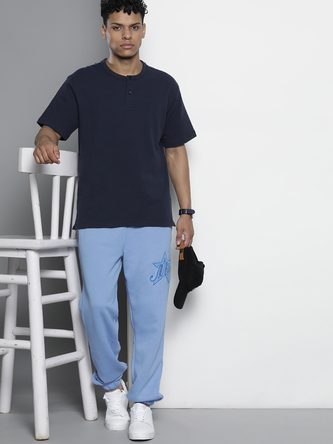 

boohooMAN Regular Fit Solid Joggers with Applique Detail, Blue