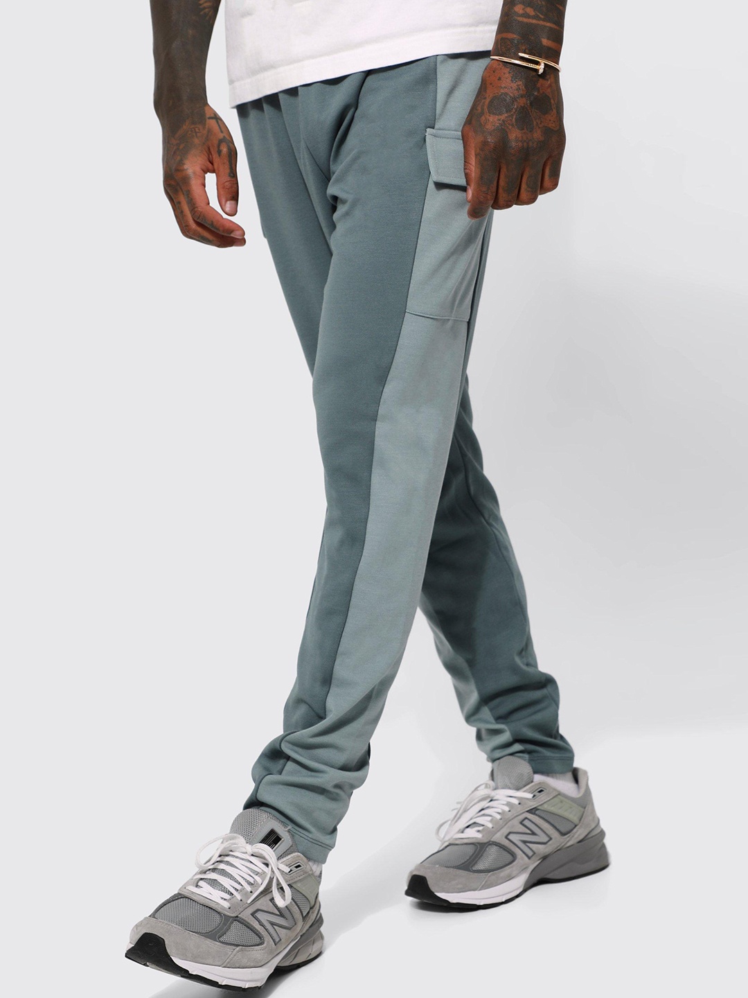 

boohooMAN Colourblocked Skinny Fit Cargo Side Panel Track Pants, Green